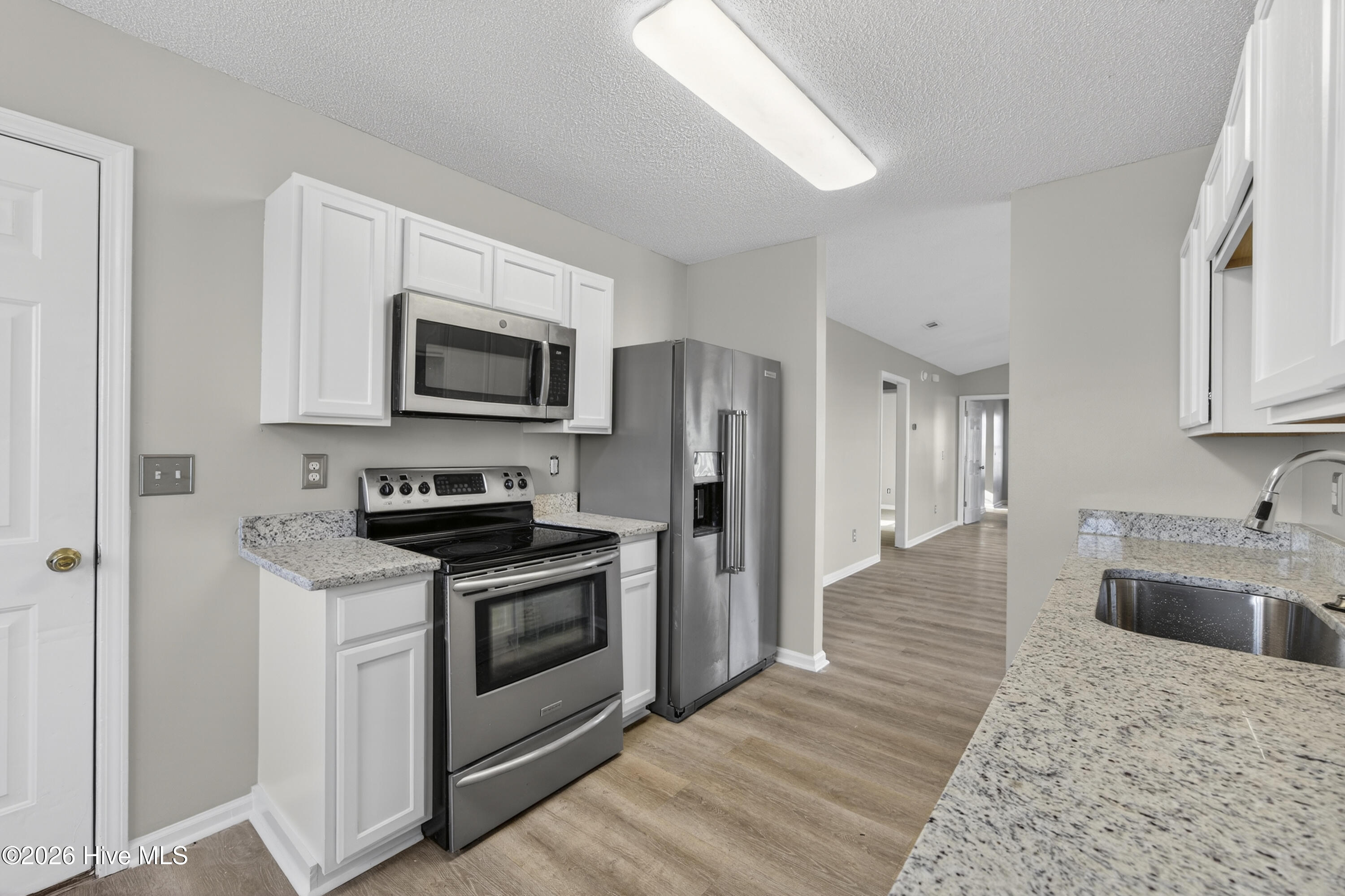 100549649 | Photo 14