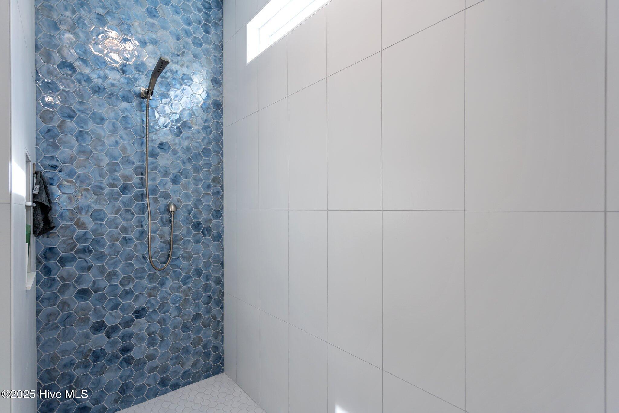 100519500 | Photo 32