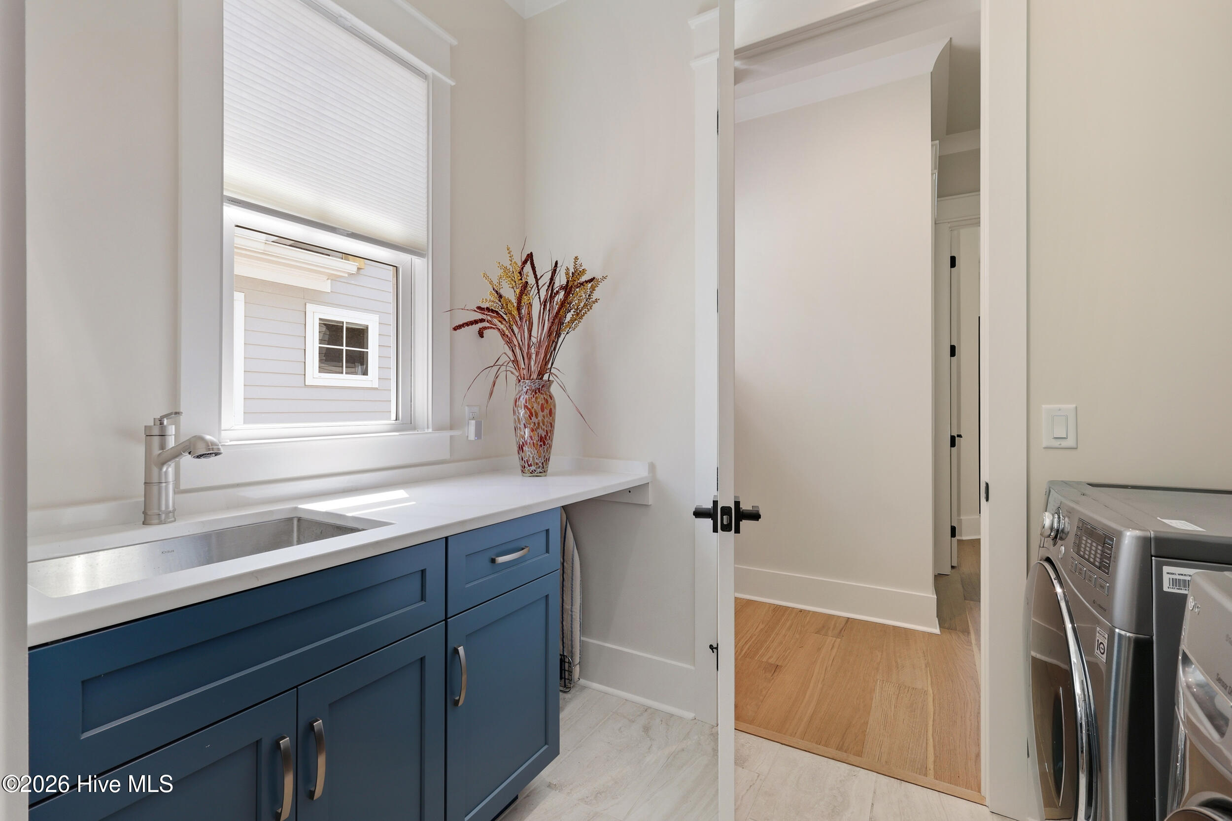 100566937 | Photo 48