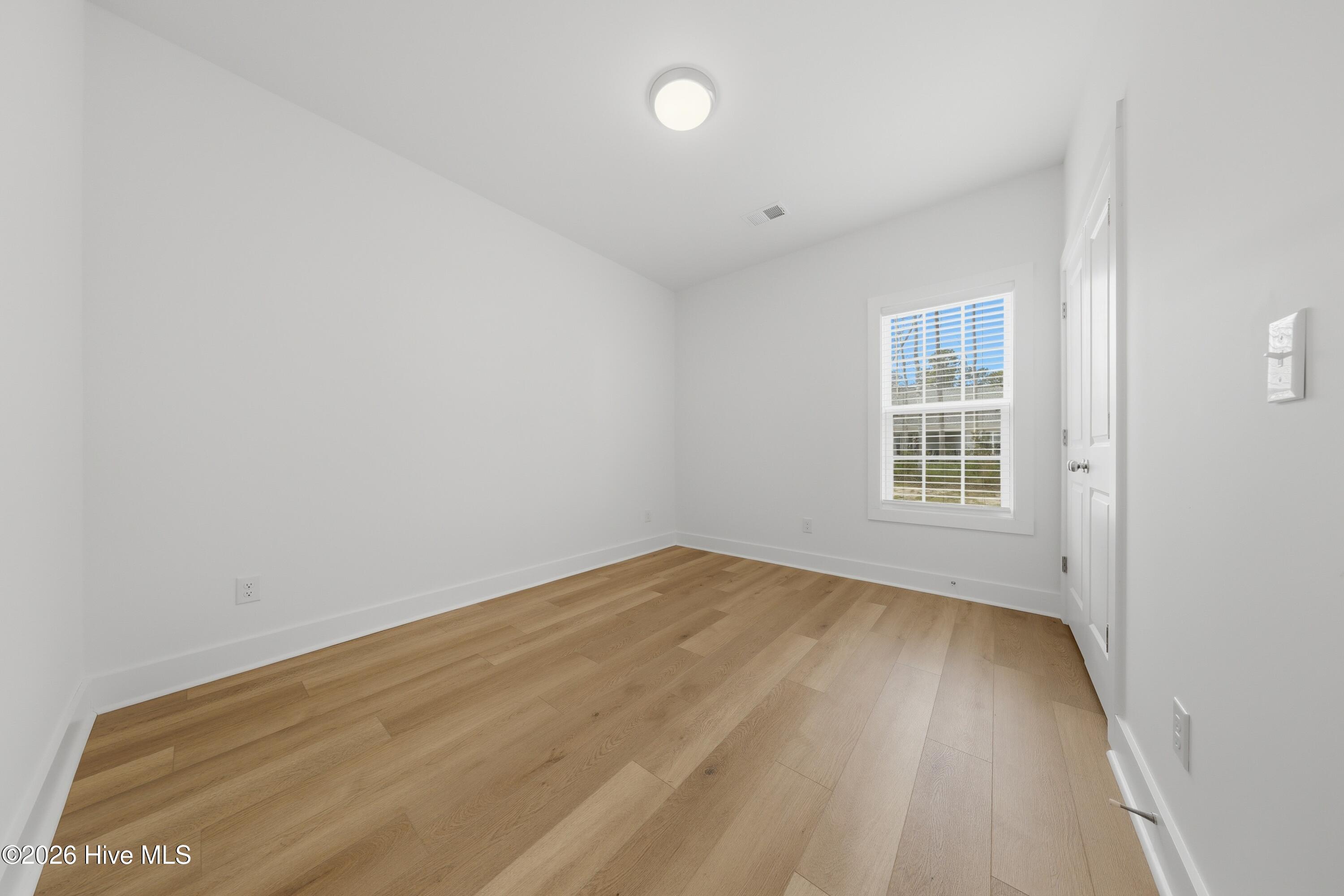 100561503 | Photo 29