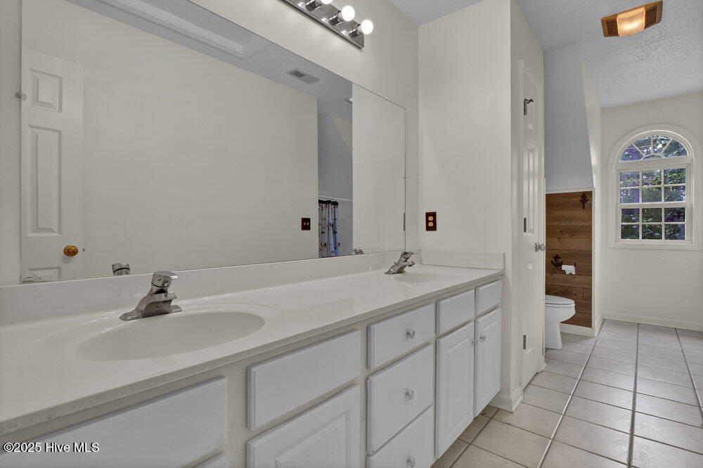 100513227 | Photo 25