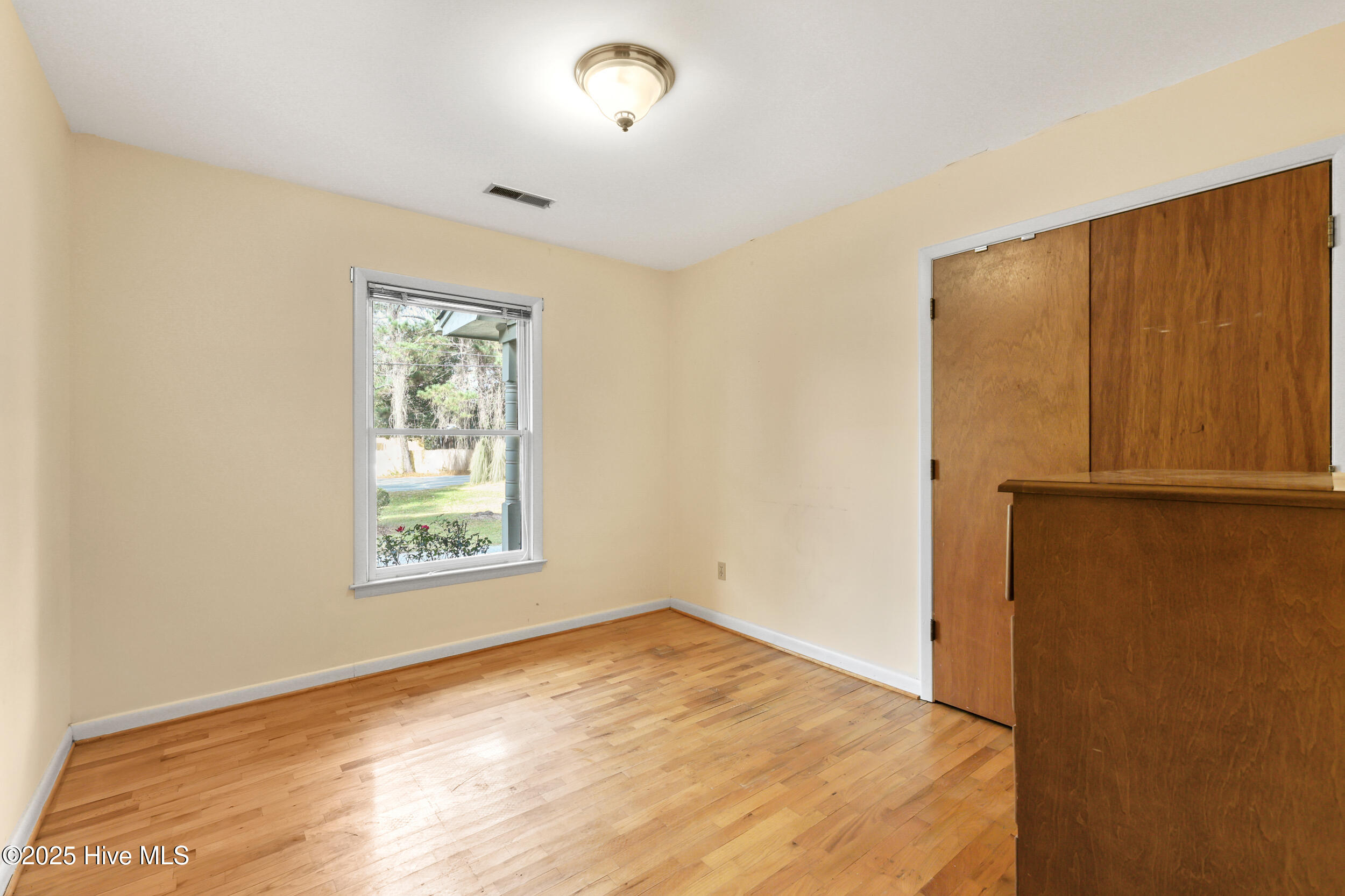 100533068 | Photo 25