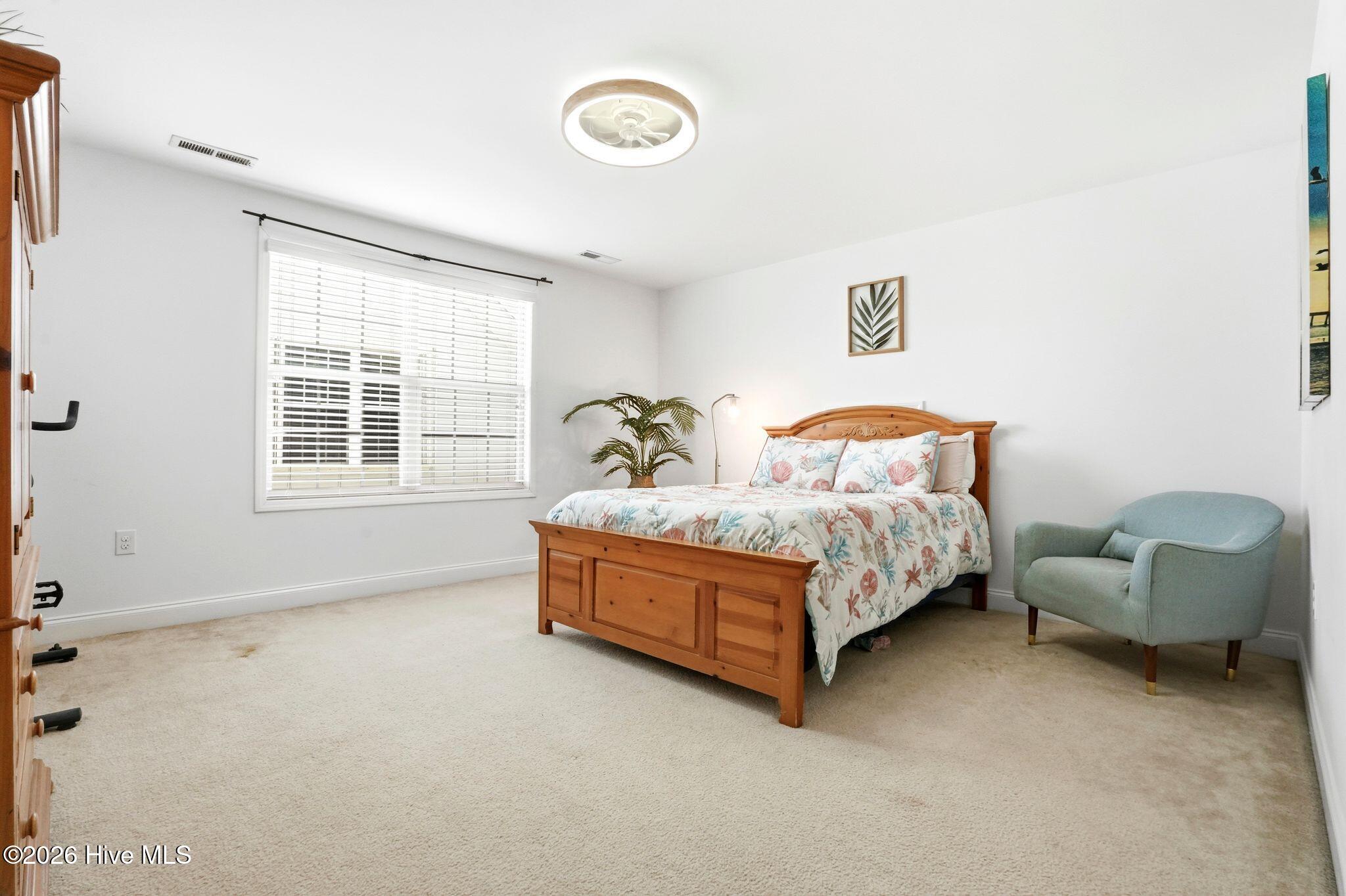 100566461 | Photo 41