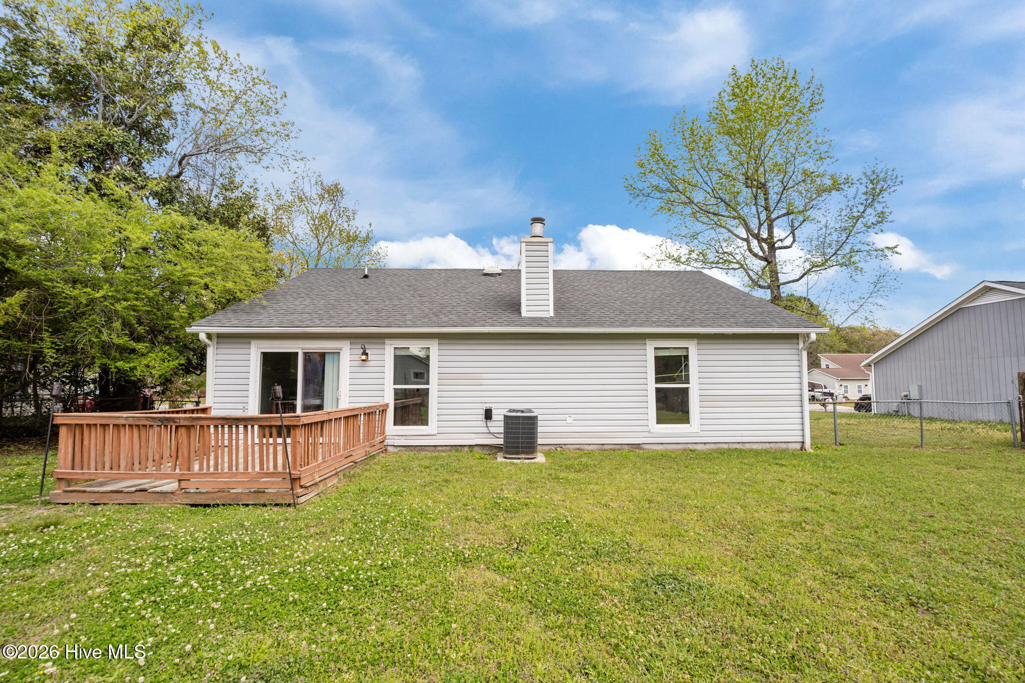 100563828 | Photo 27