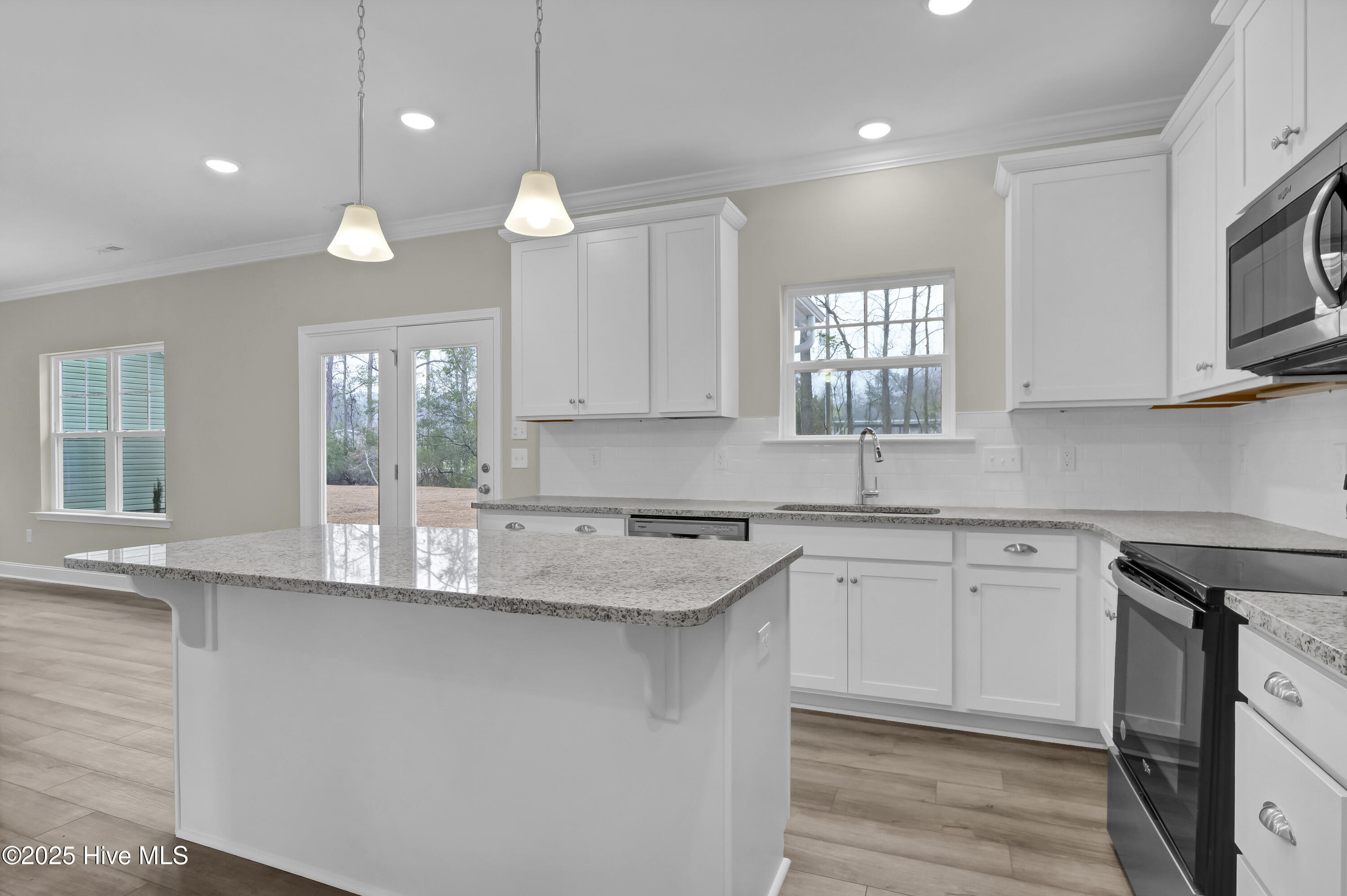 100543340 | Photo 21