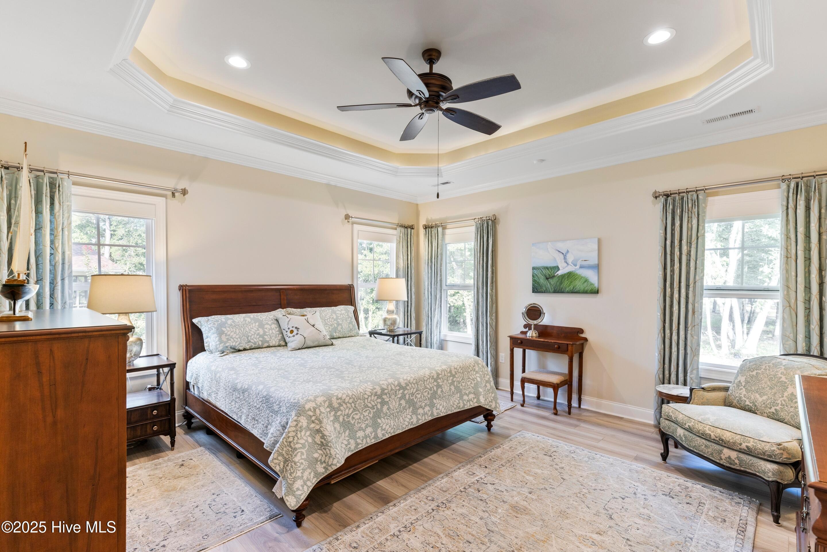 100558361 | Photo 25