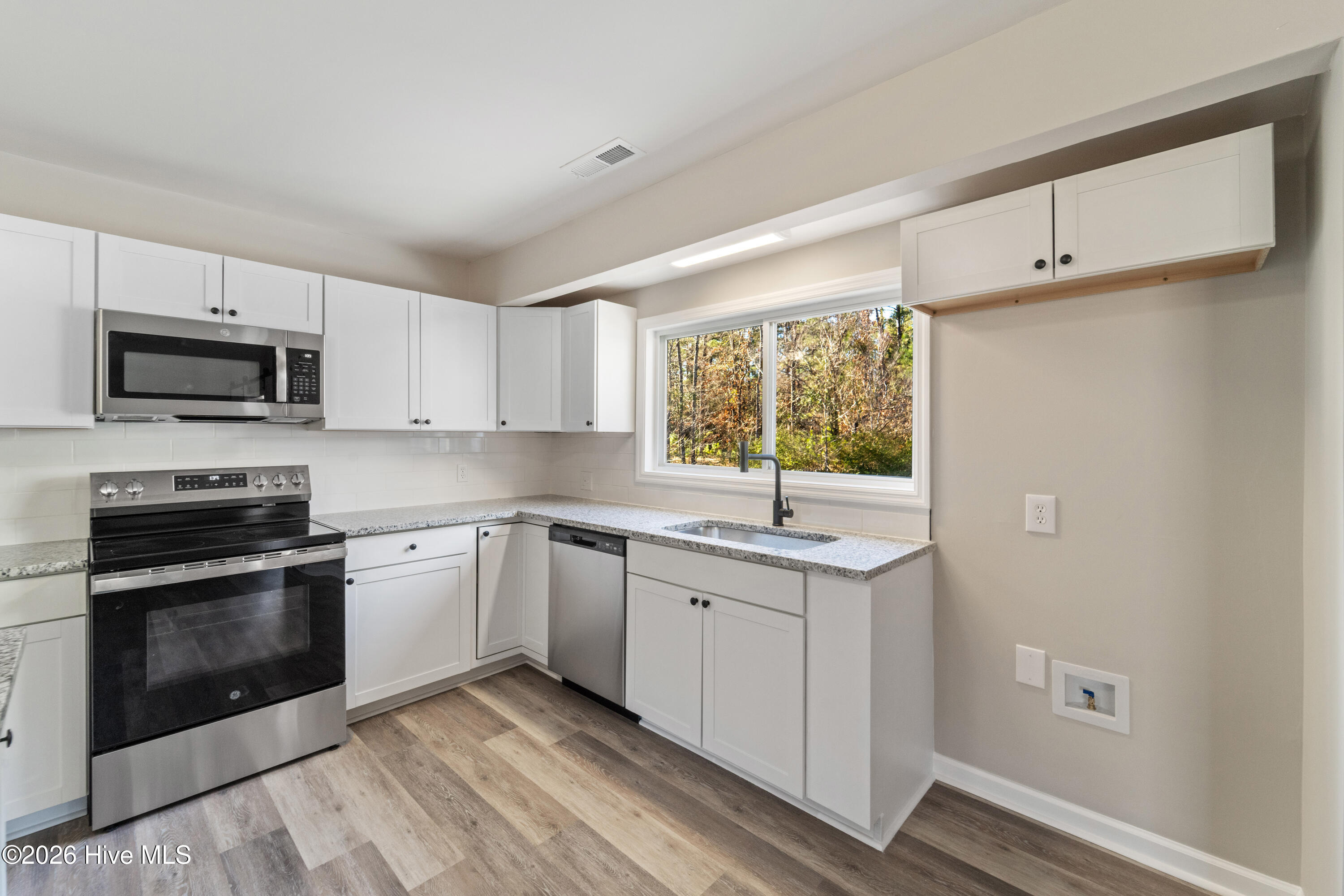 100549995 | Photo 15