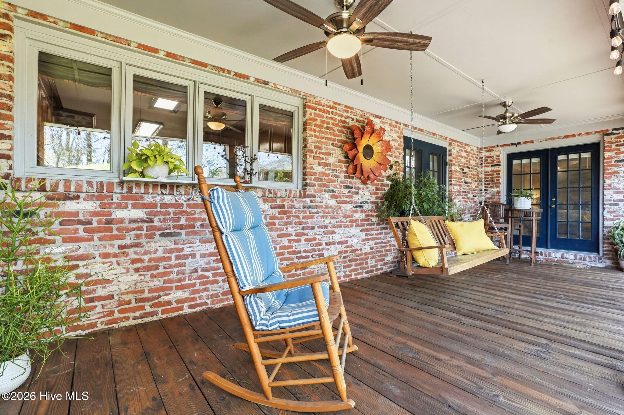 100563763 | Photo 56