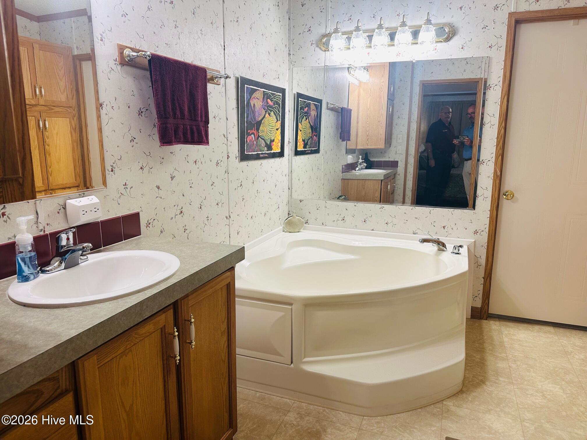 100548768 | Photo 20