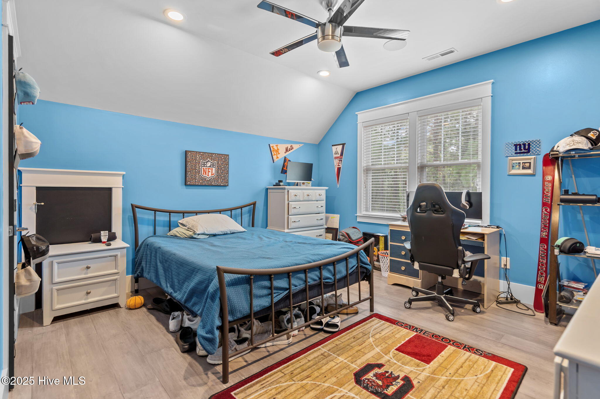 100532333 | Photo 66