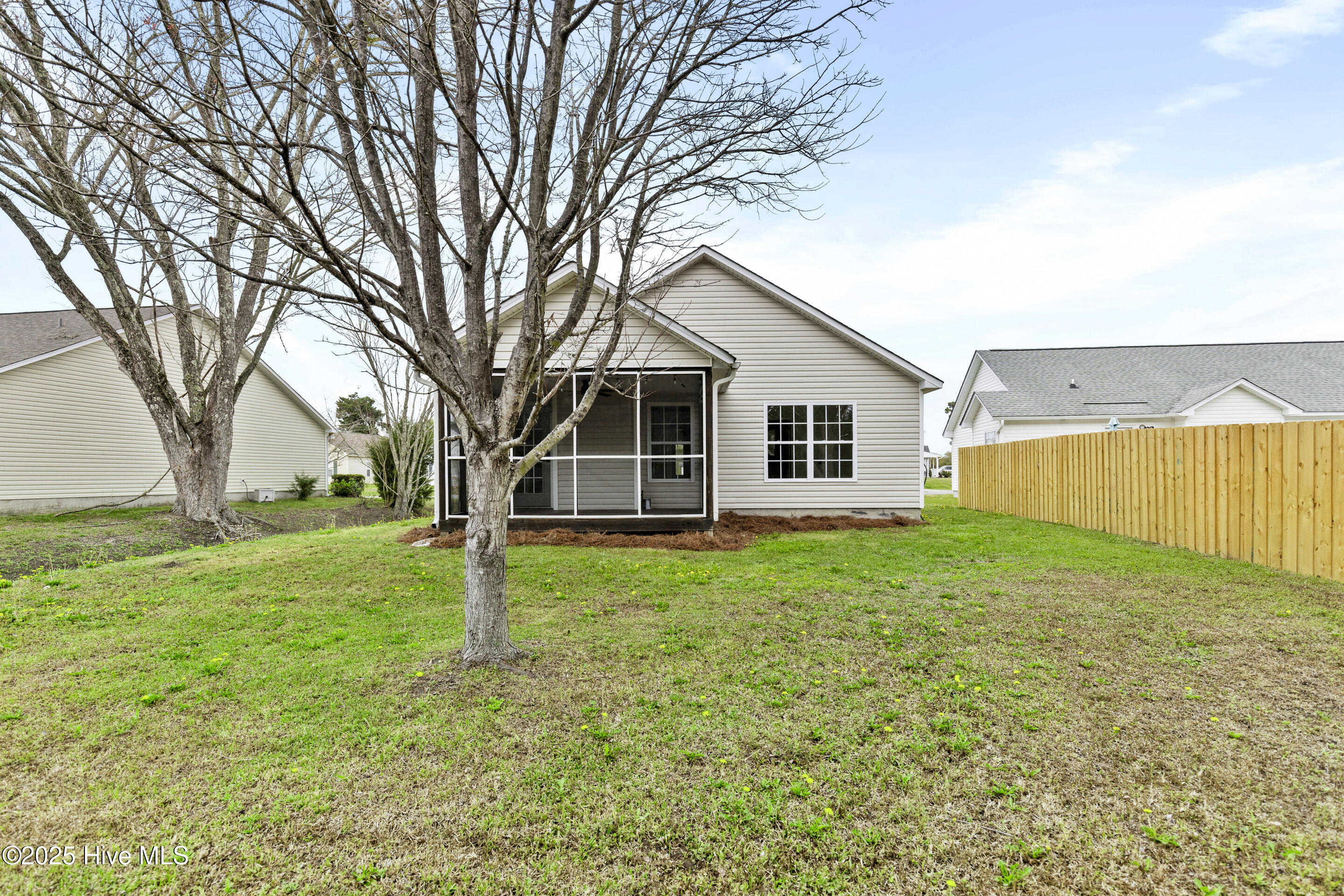 100548000 | Photo 42