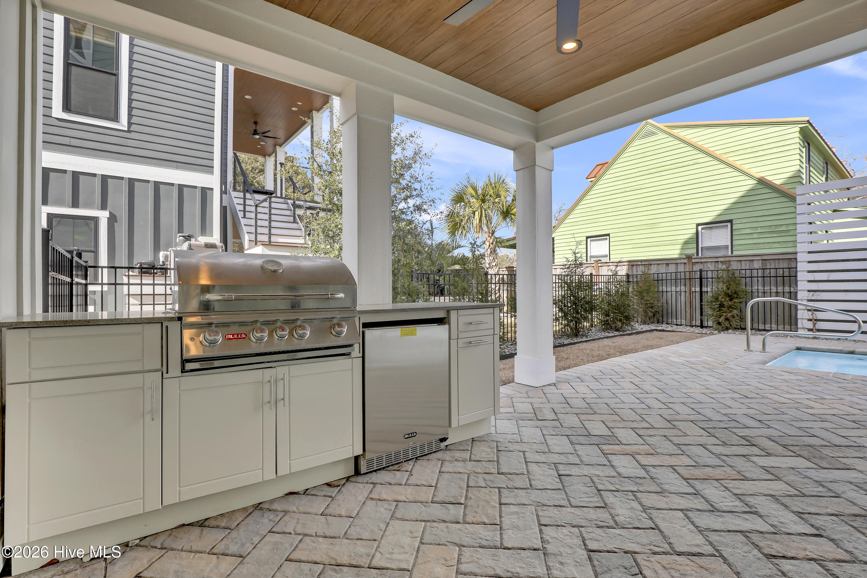 100554929 | Photo 26