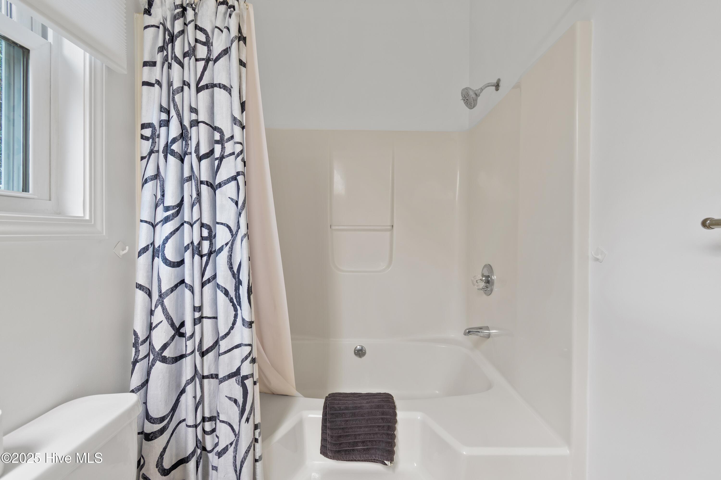 100522273 | Photo 24