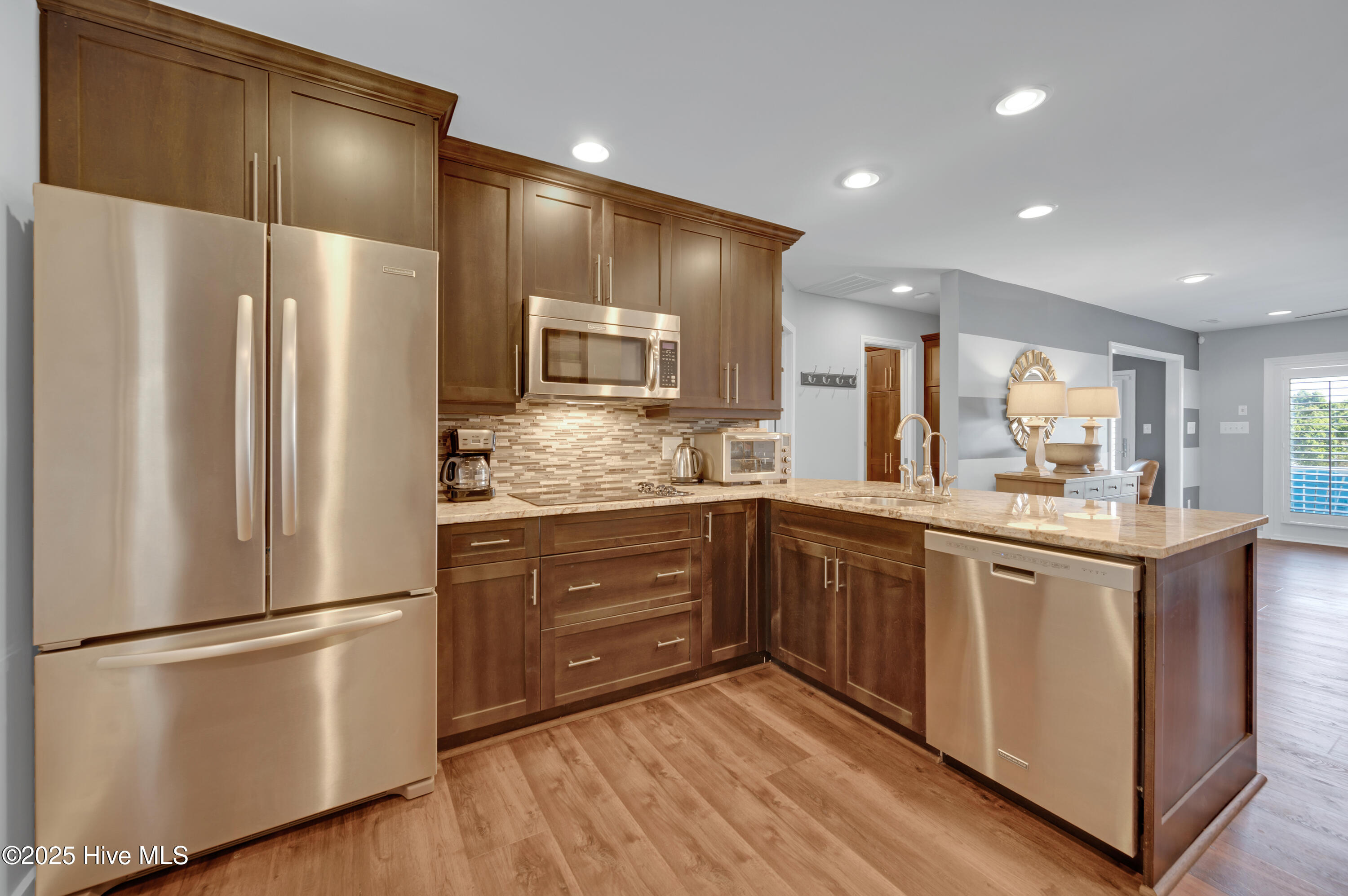 100498545 | Photo 38