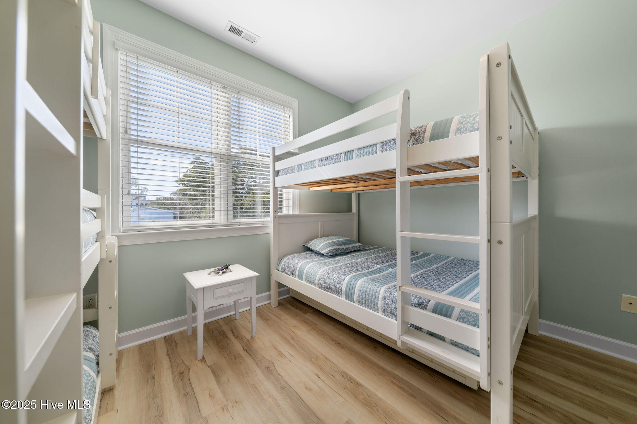 100526205 | Photo 32