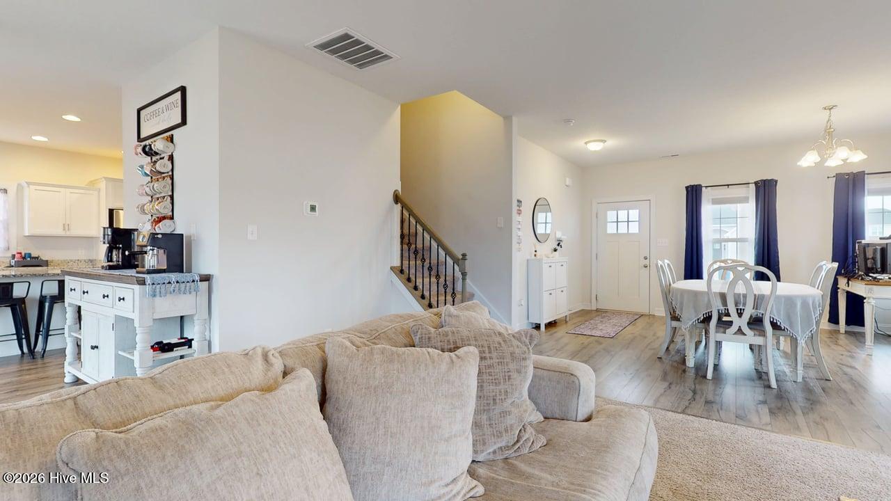 100559216 | Photo 13