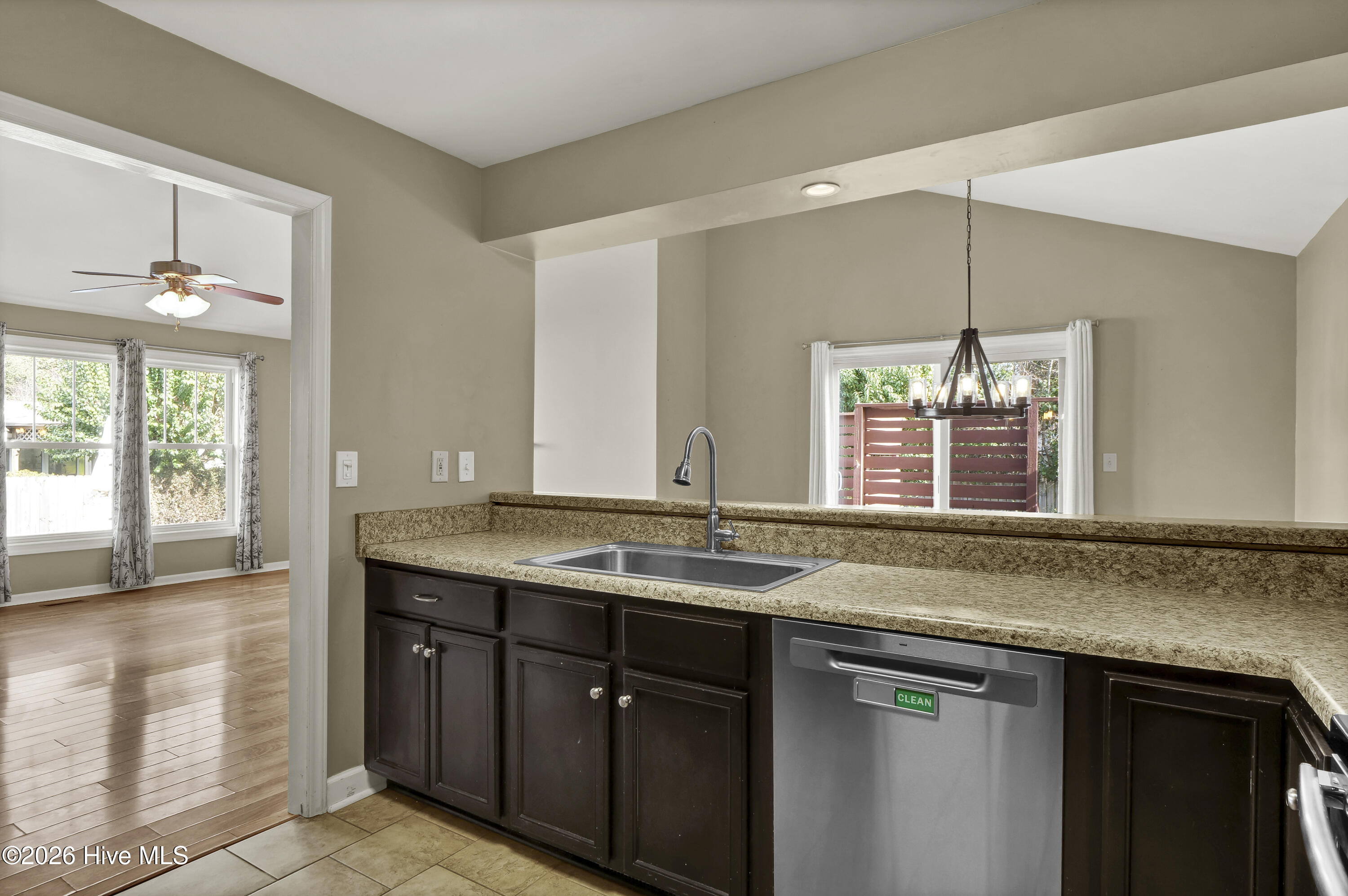 100551025 | Photo 16