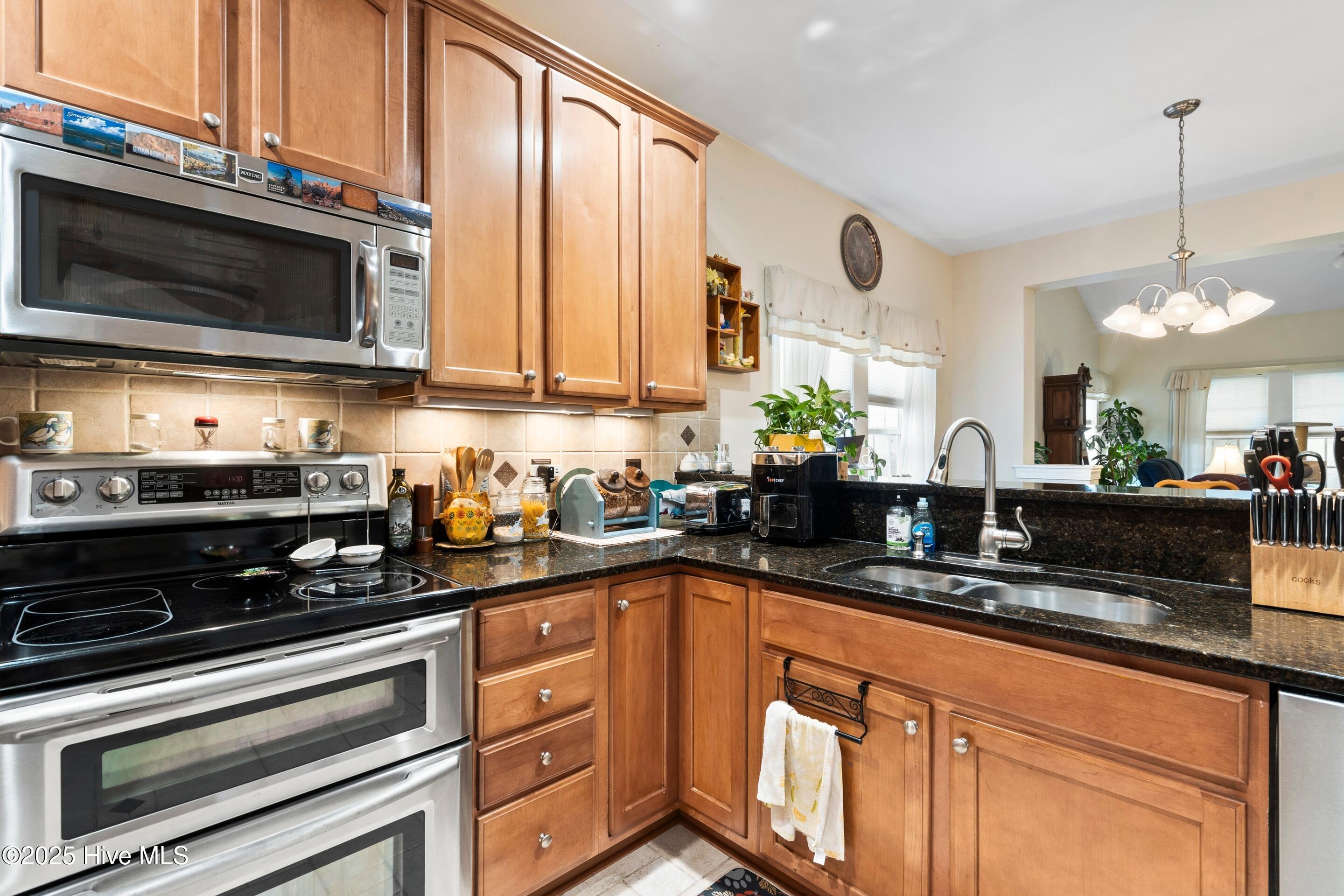 100522609 | Photo 14