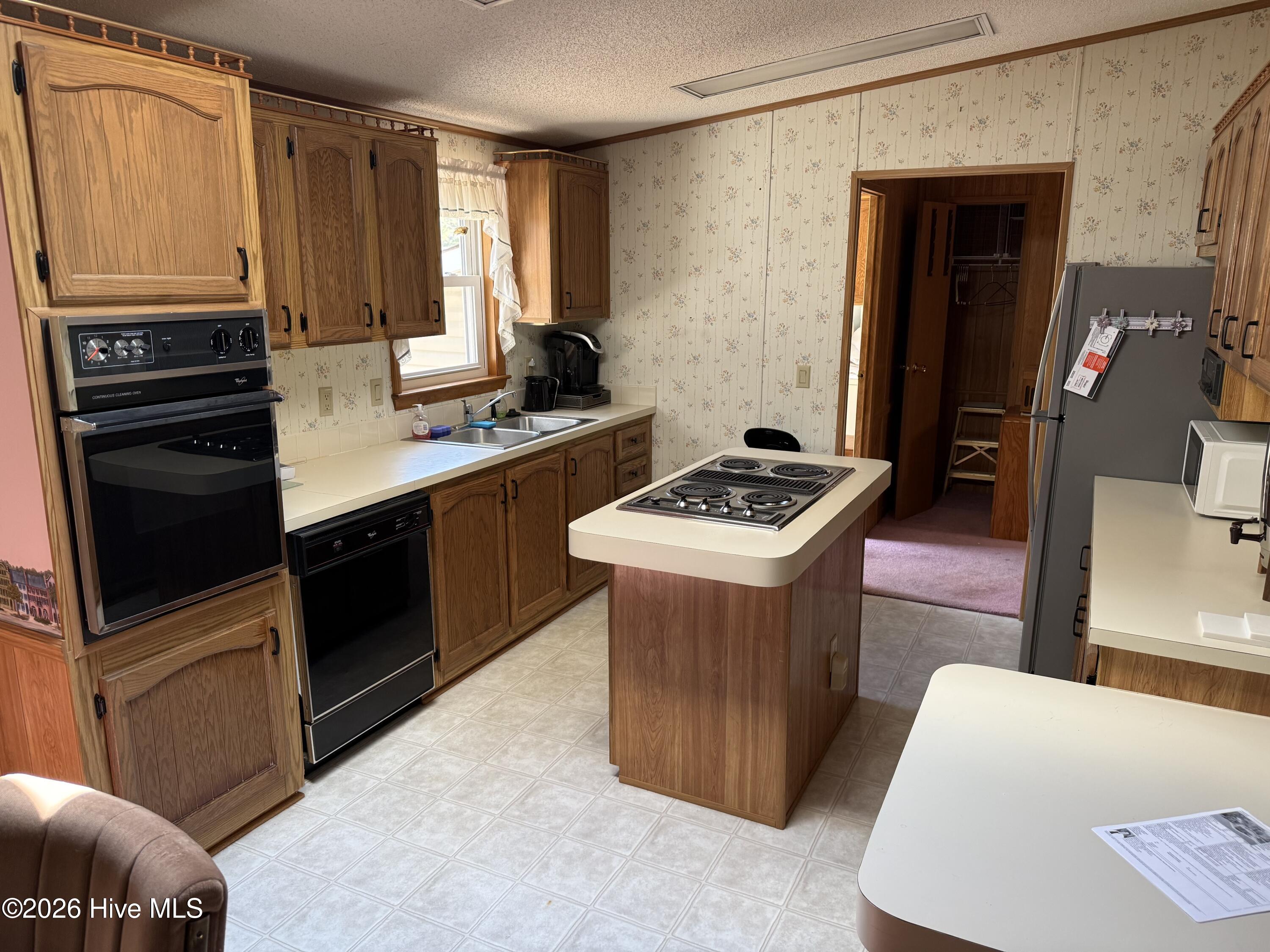 100532142 | Photo 13