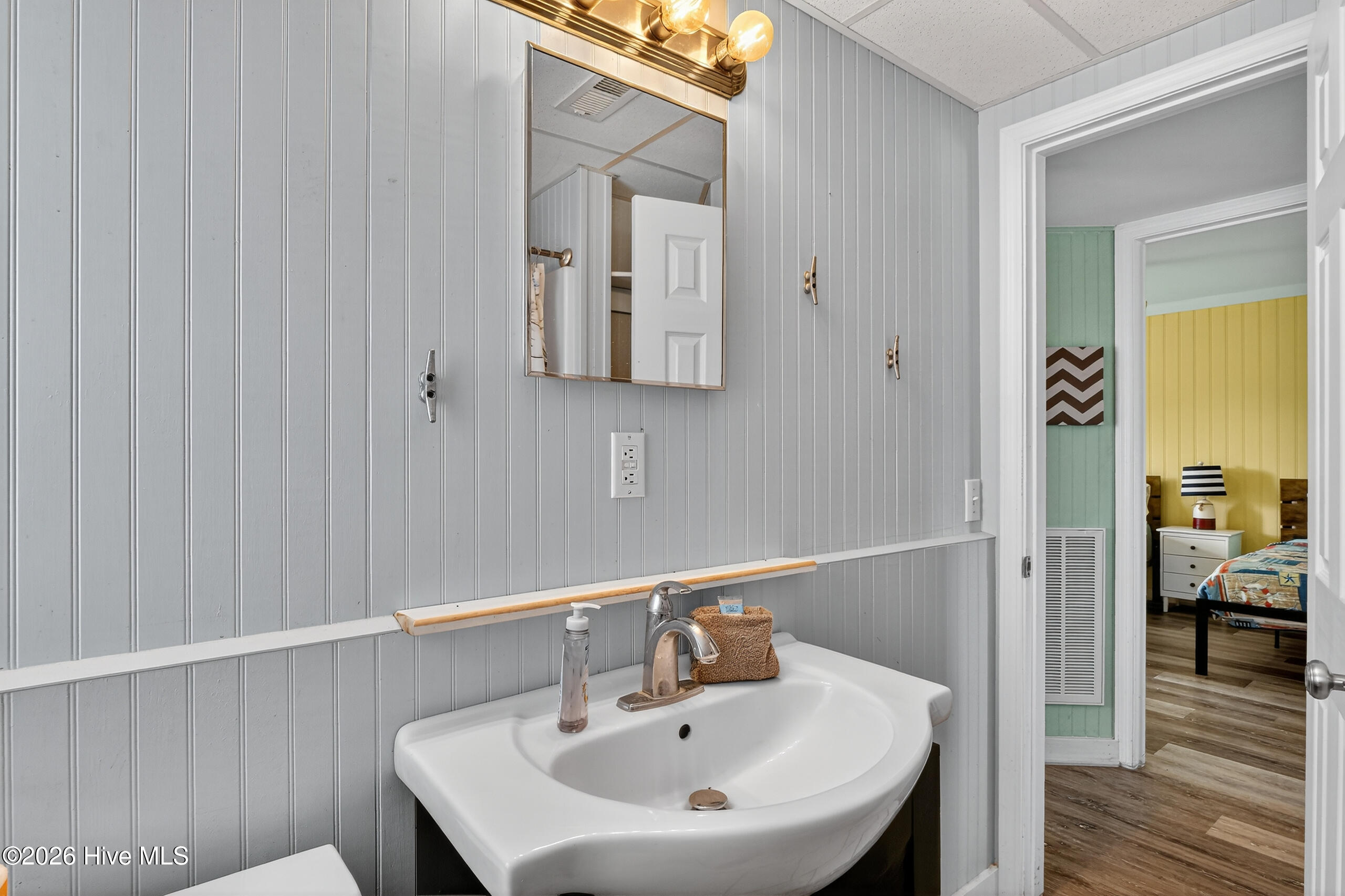 100558855 | Photo 37