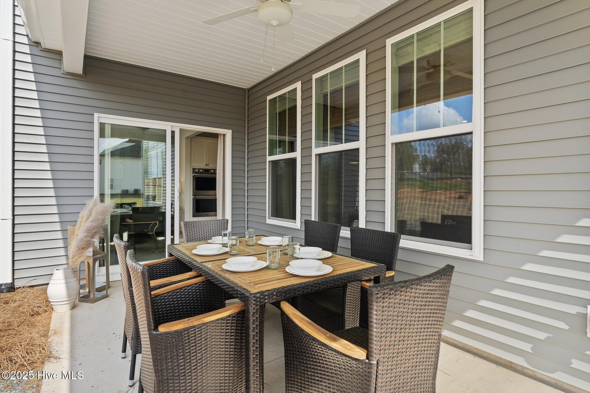 100550675 | Photo 16