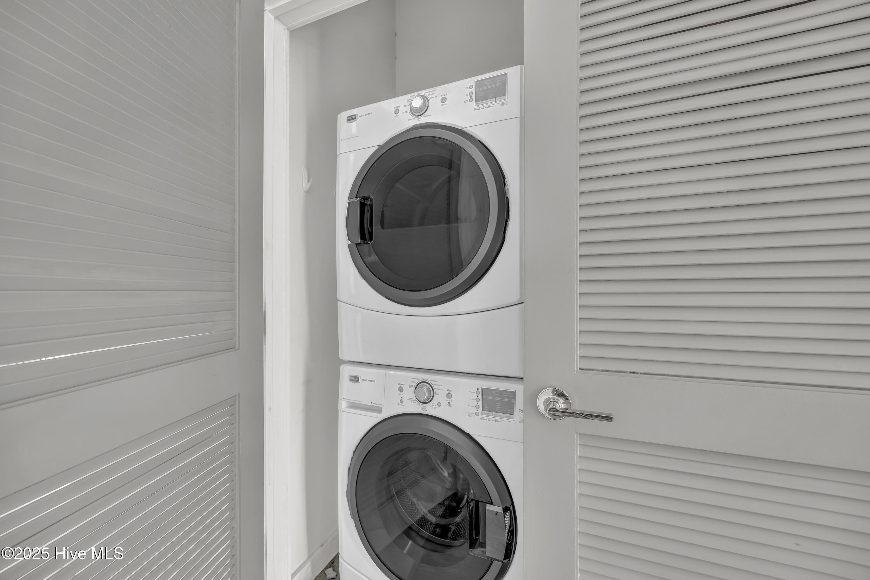 100561607 | Photo 28