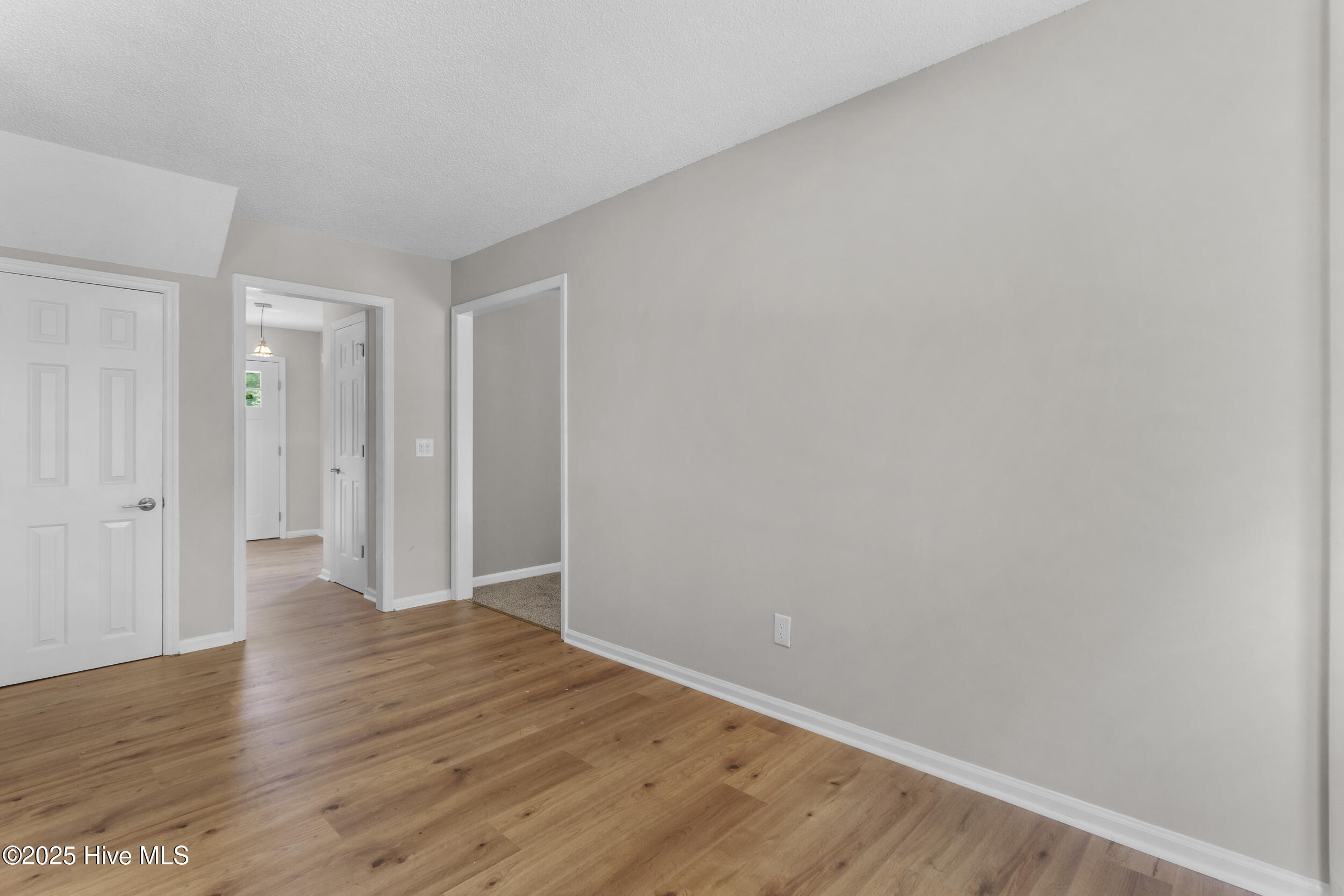 100526469 | Photo 18