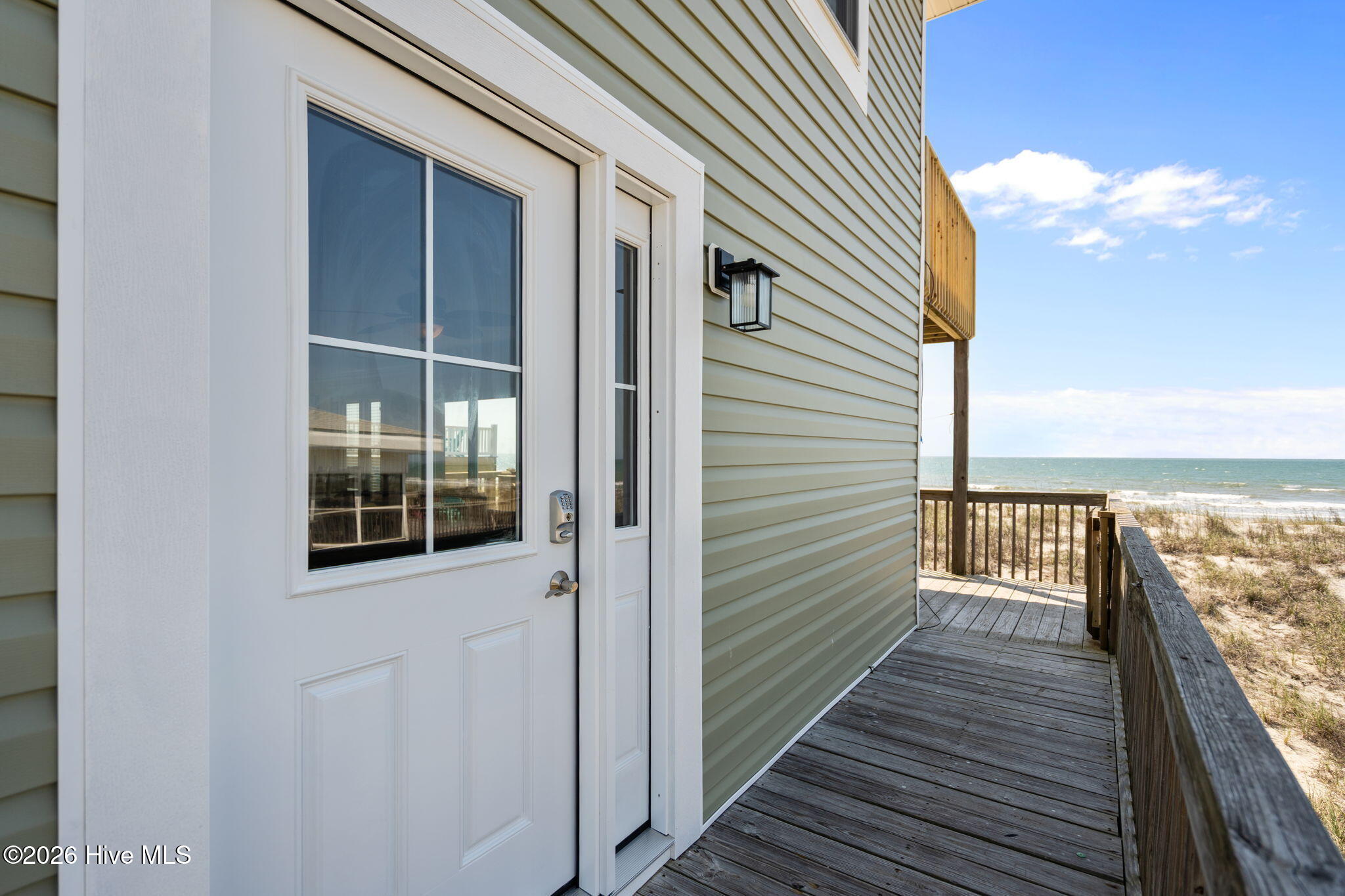 100568045 | Photo 45