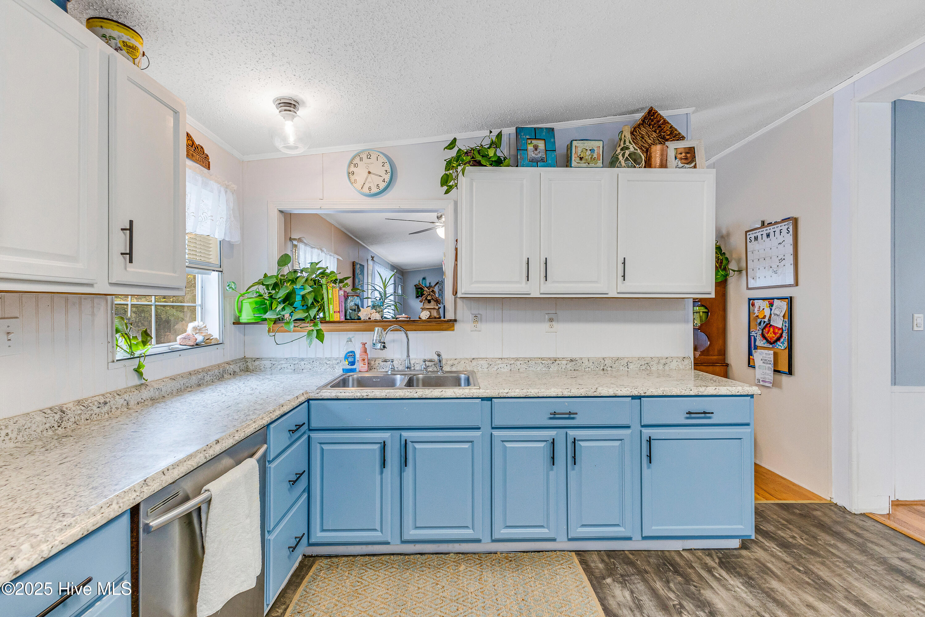 100543830 | Photo 23