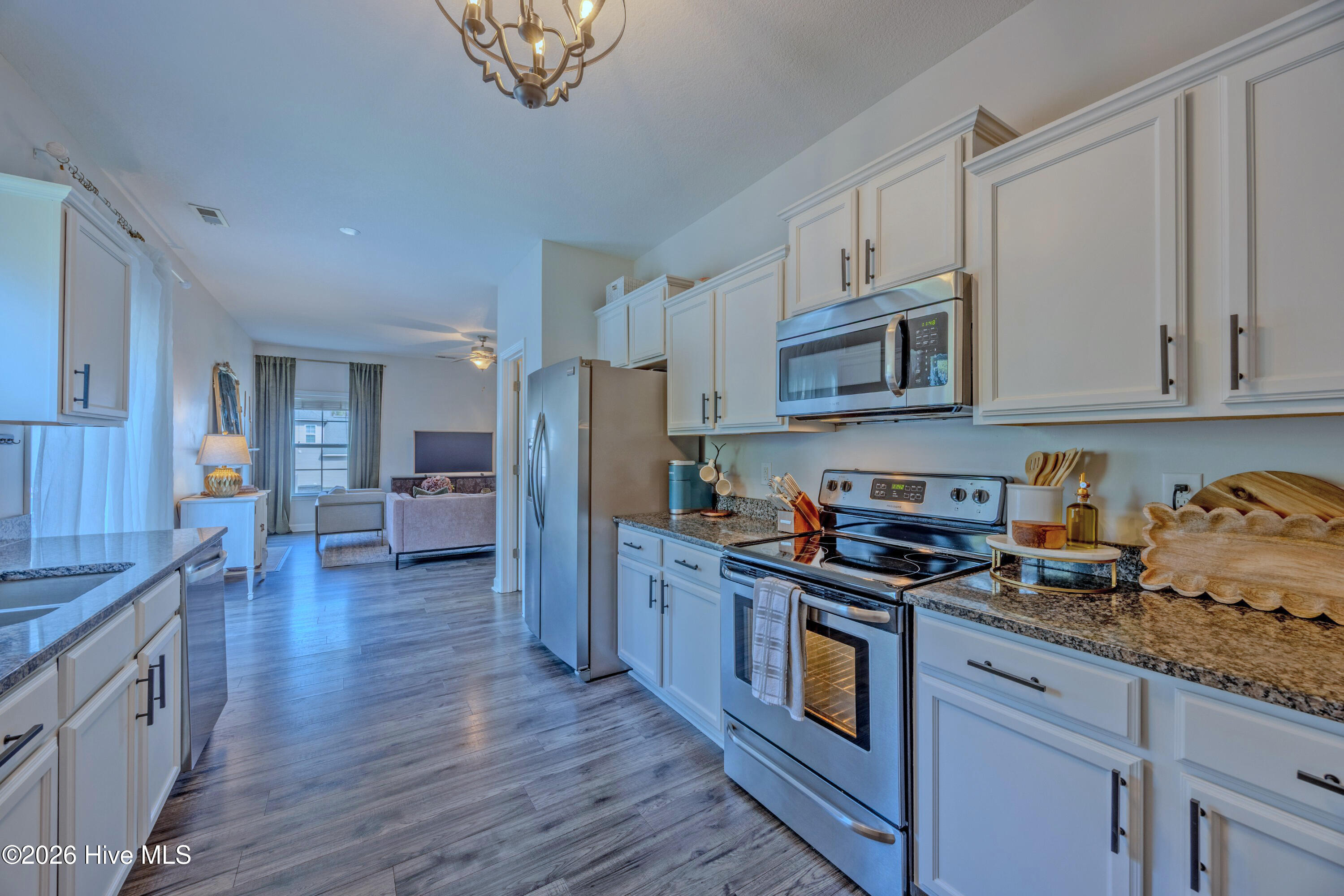 100562922 | Photo 15