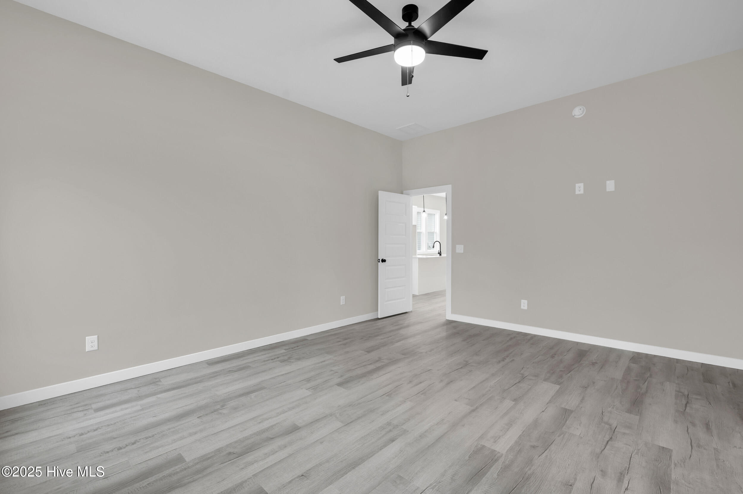 100544598 | Photo 16