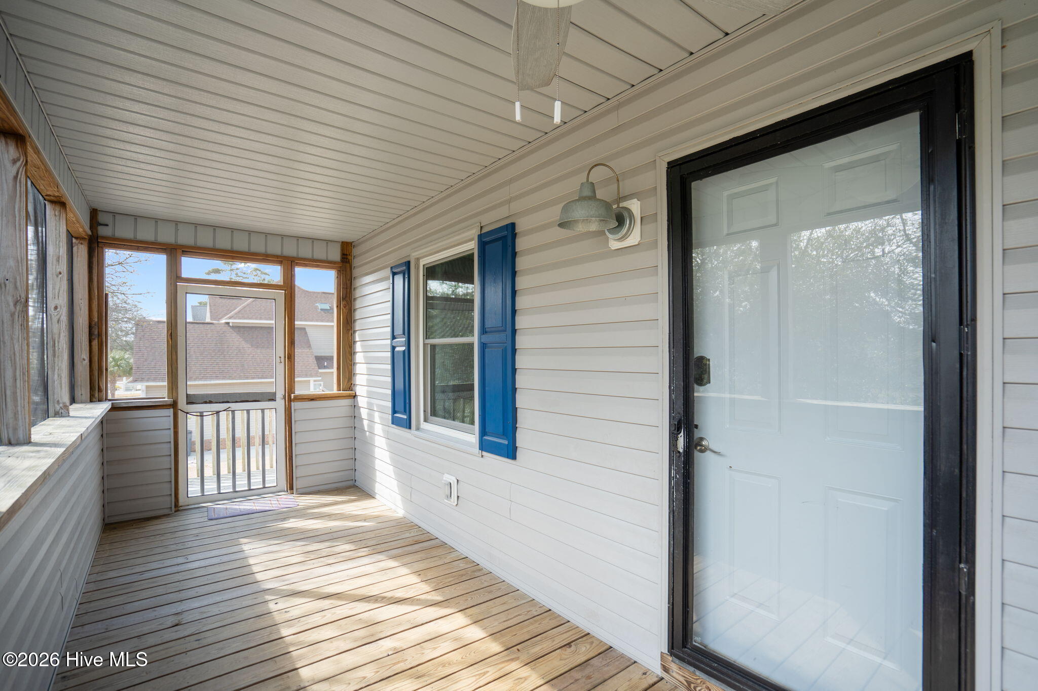 100558110 | Photo 11