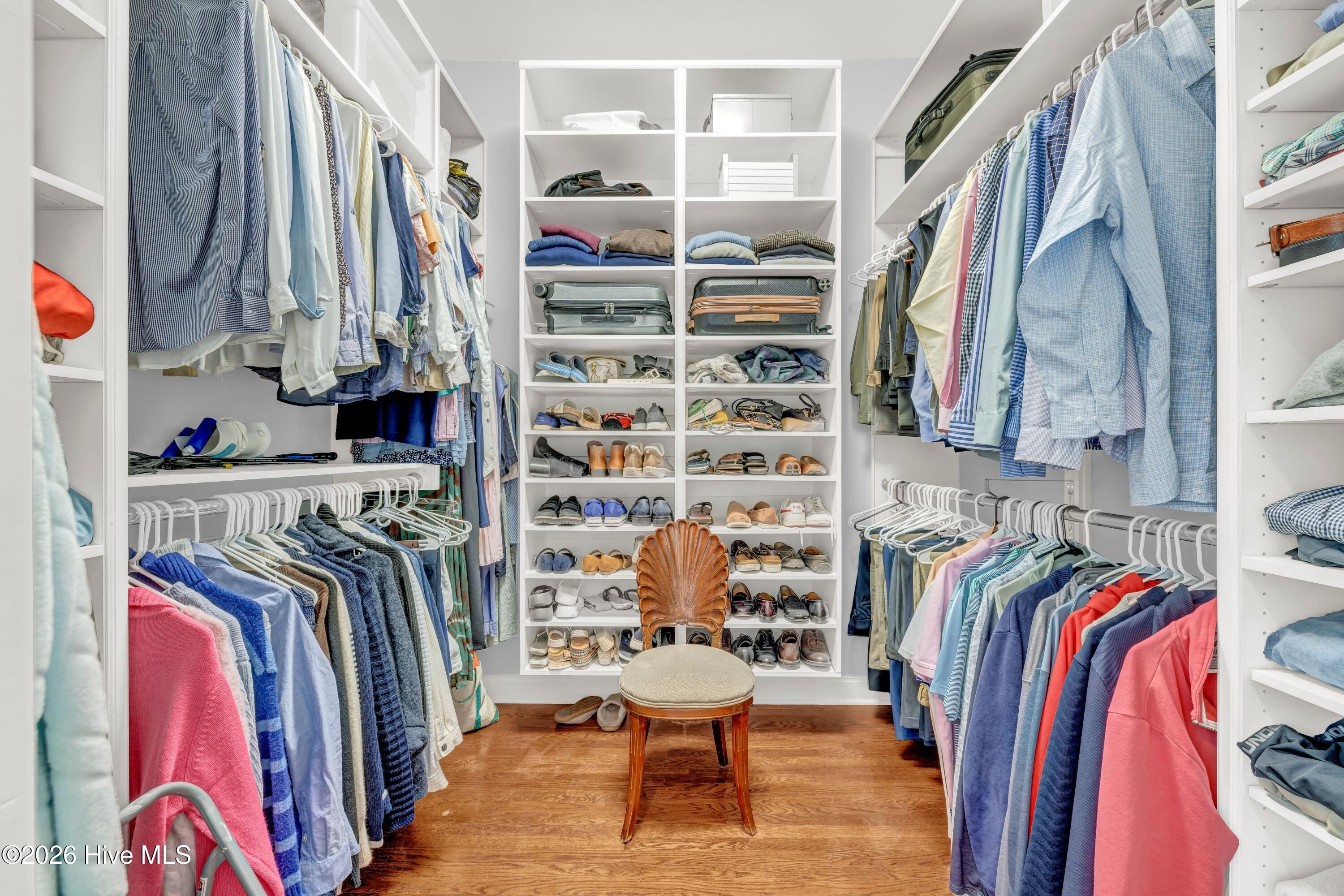 100548957 | Photo 20