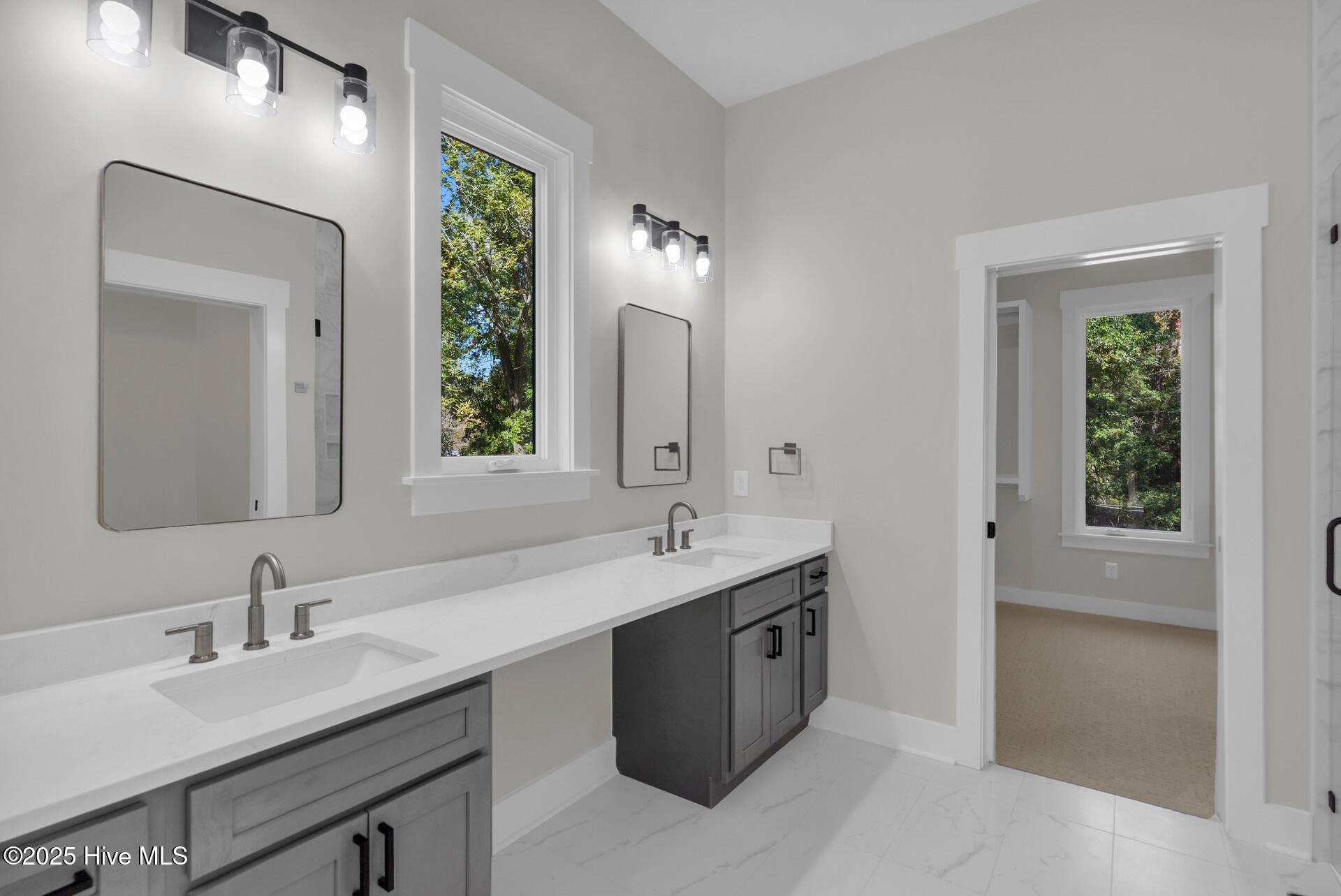 100539388 | Photo 42