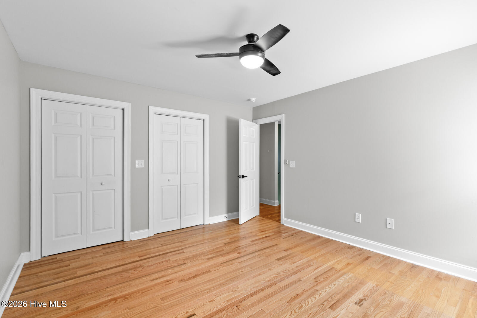 100569189 | Photo 40