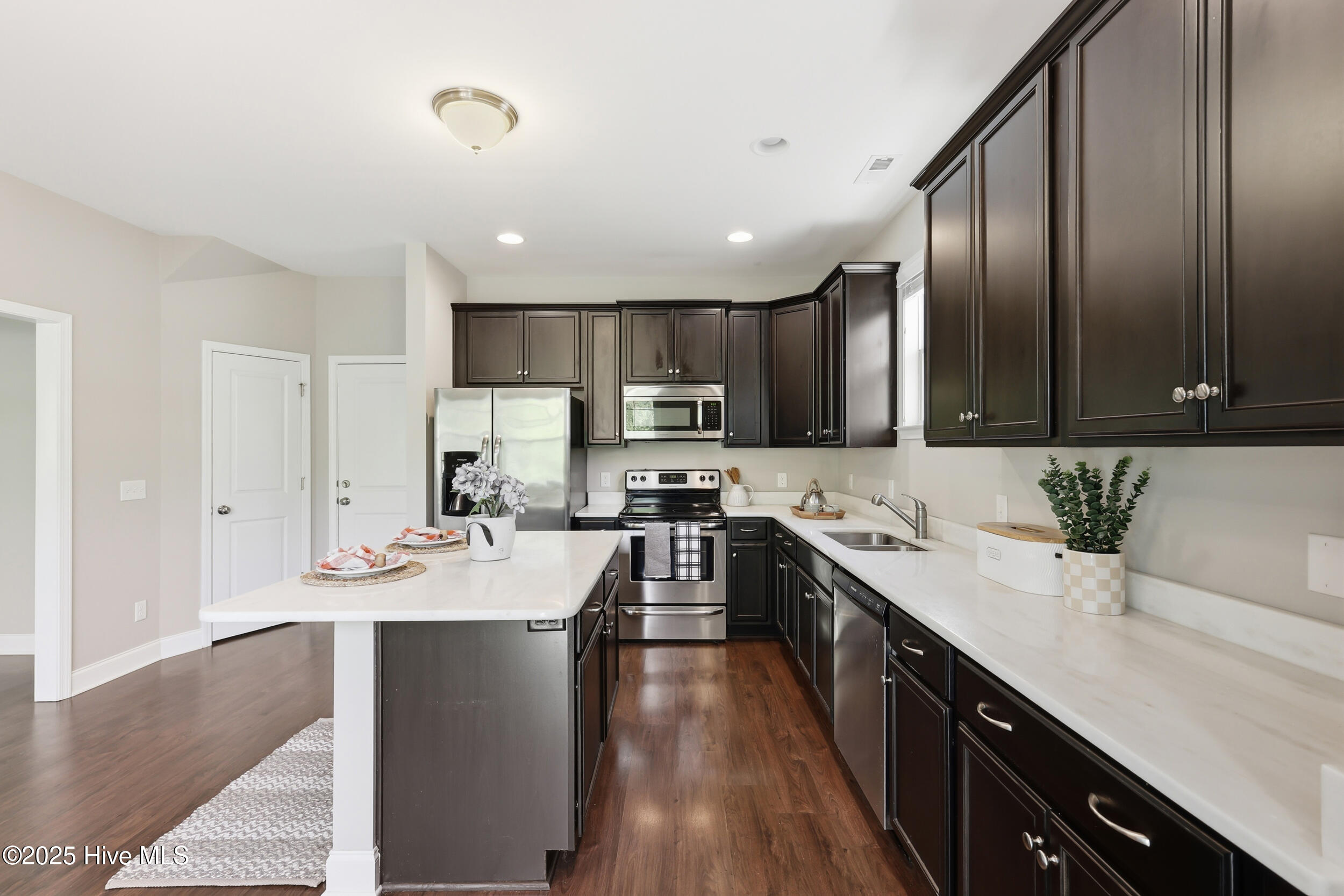 100537406 | Photo 17