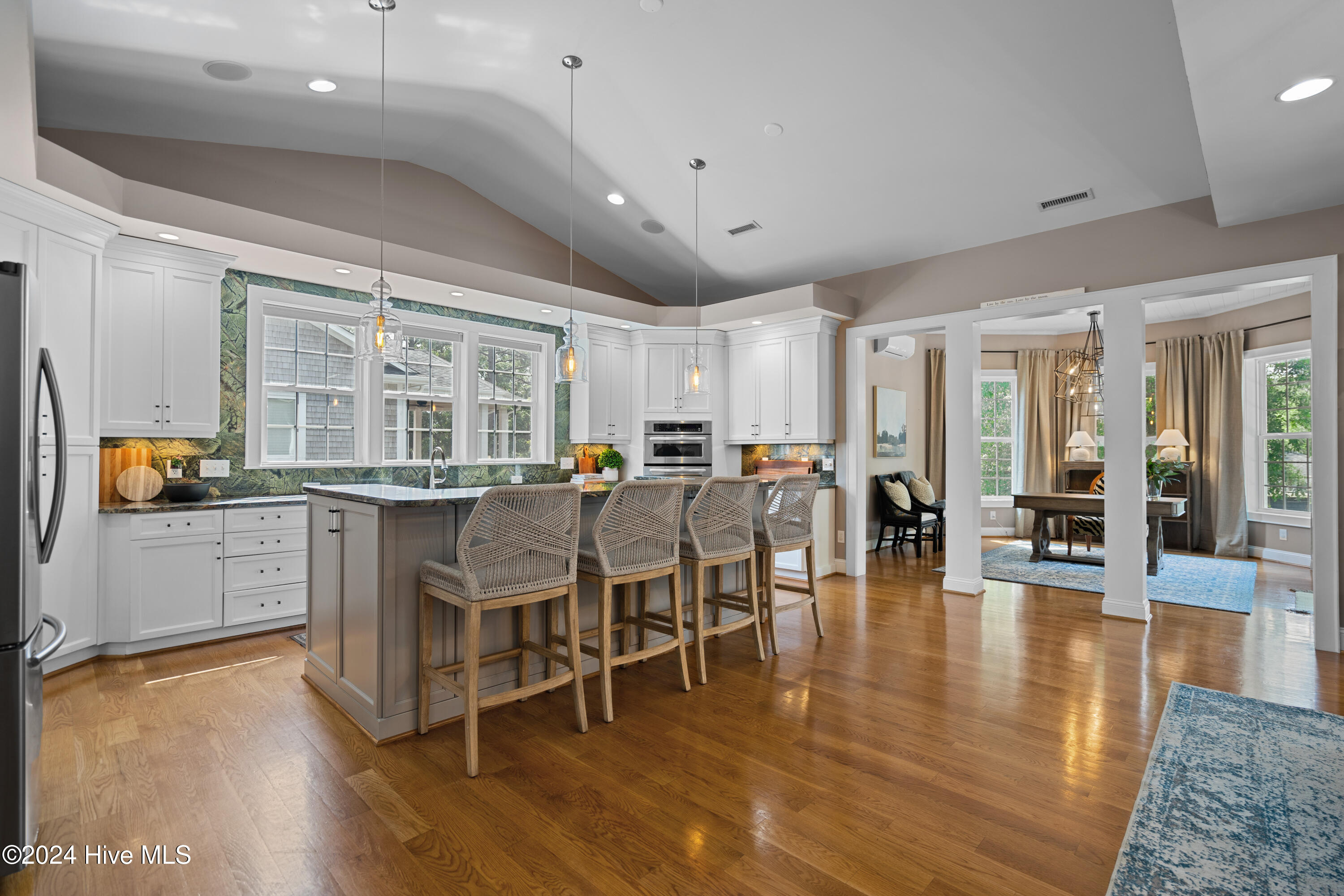 100550699 | Photo 24