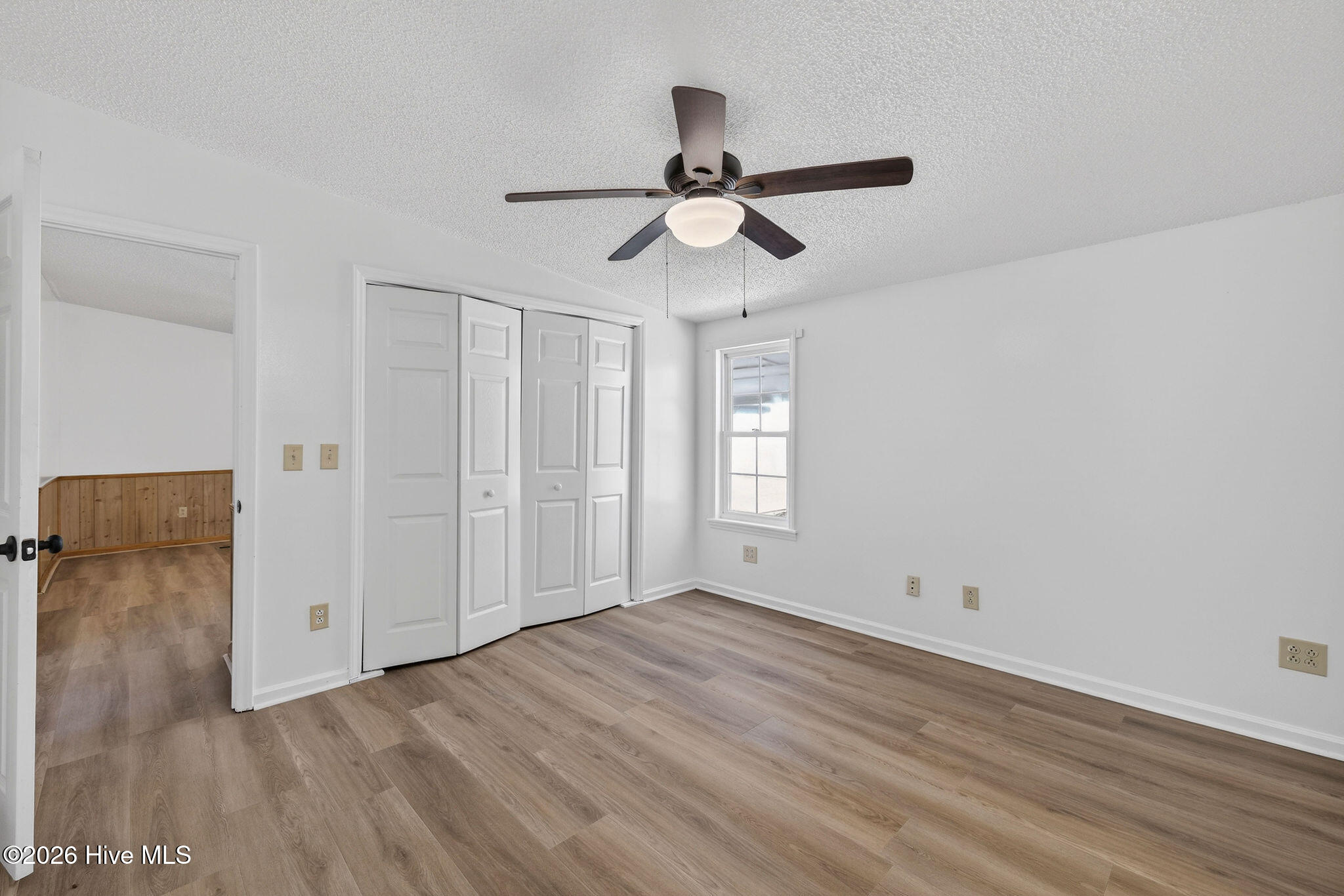 100548373 | Photo 19