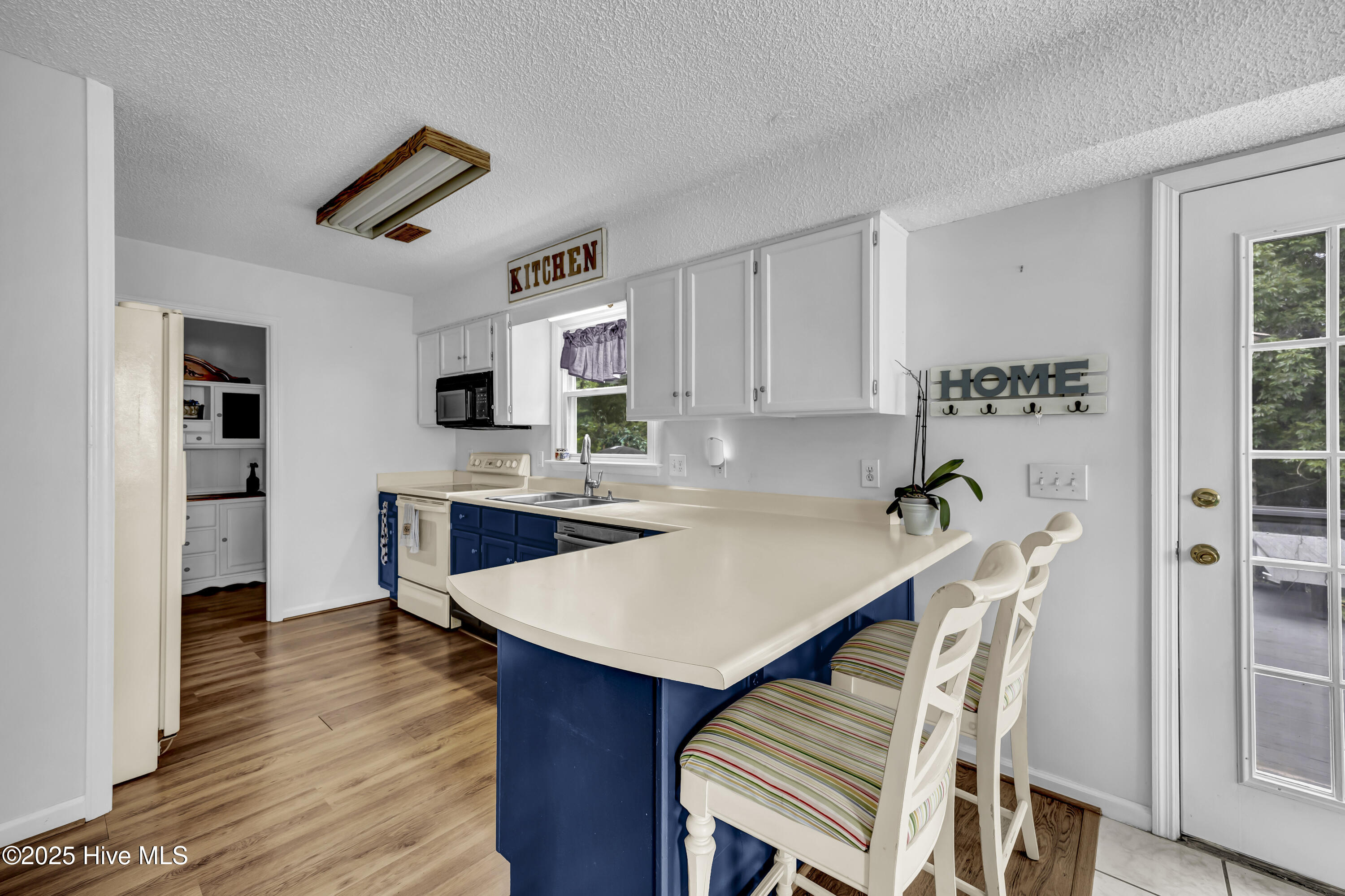 100525615 | Photo 16