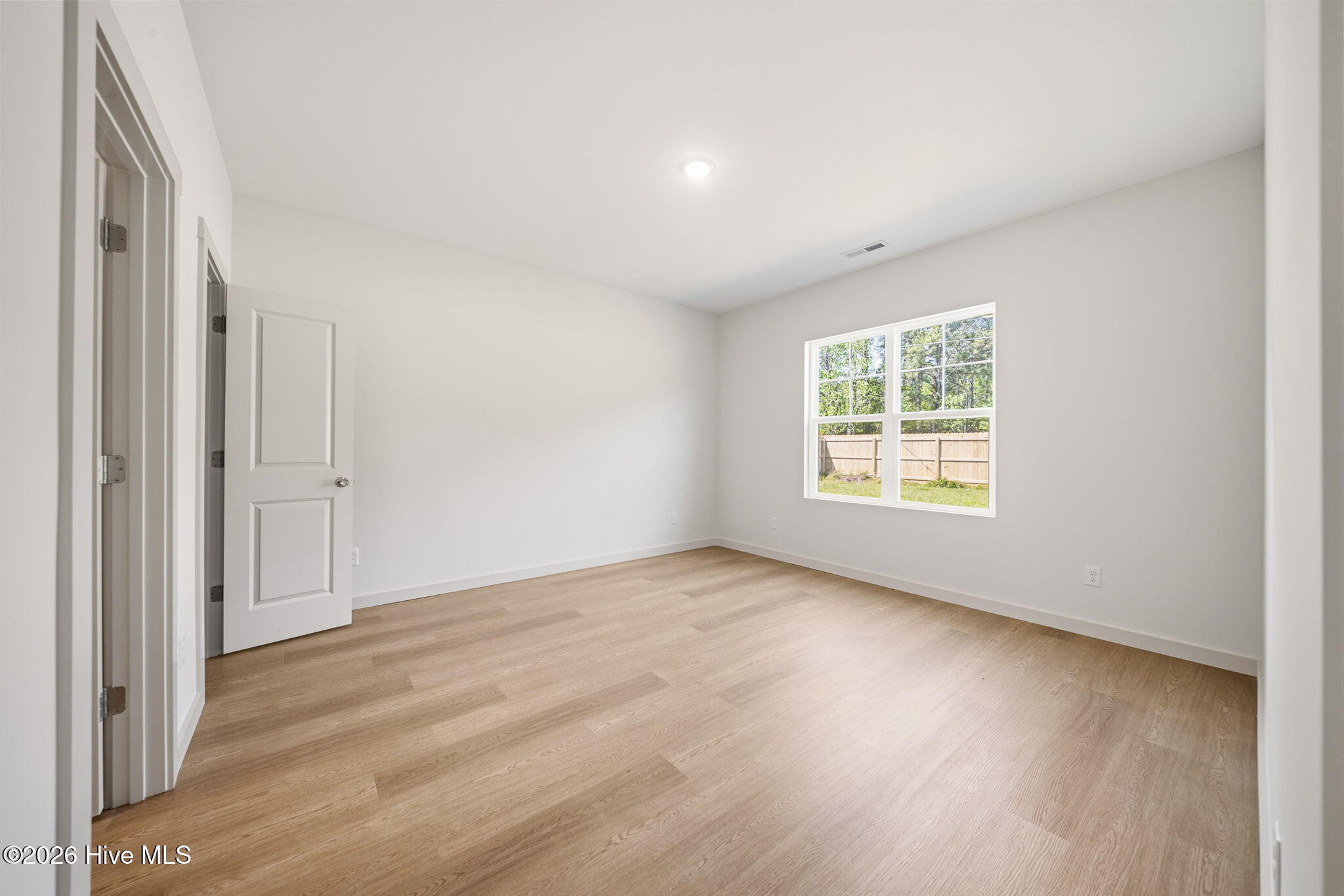 100562147 | Photo 47