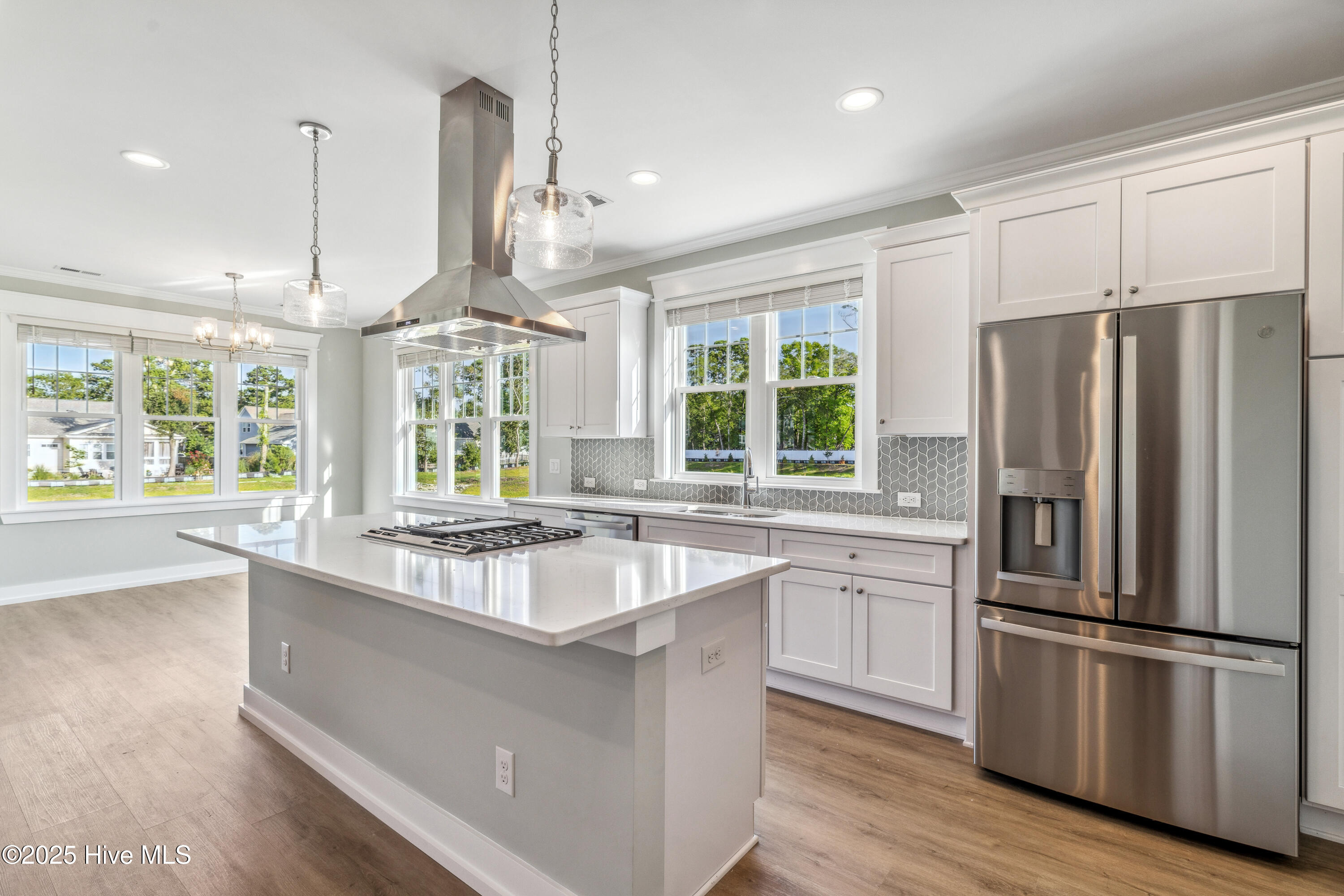 100558454 | Photo 23