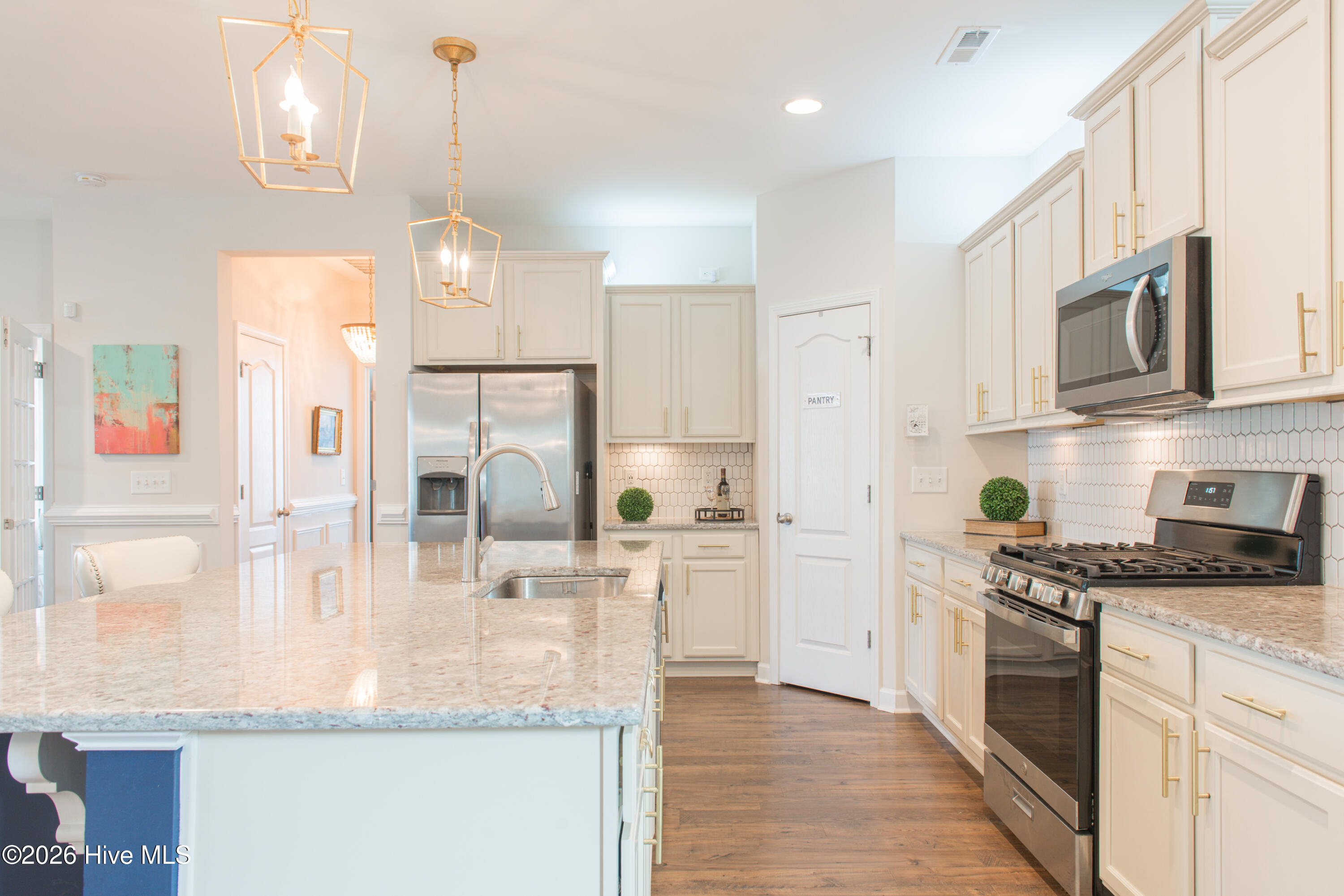 100553432 | Photo 33