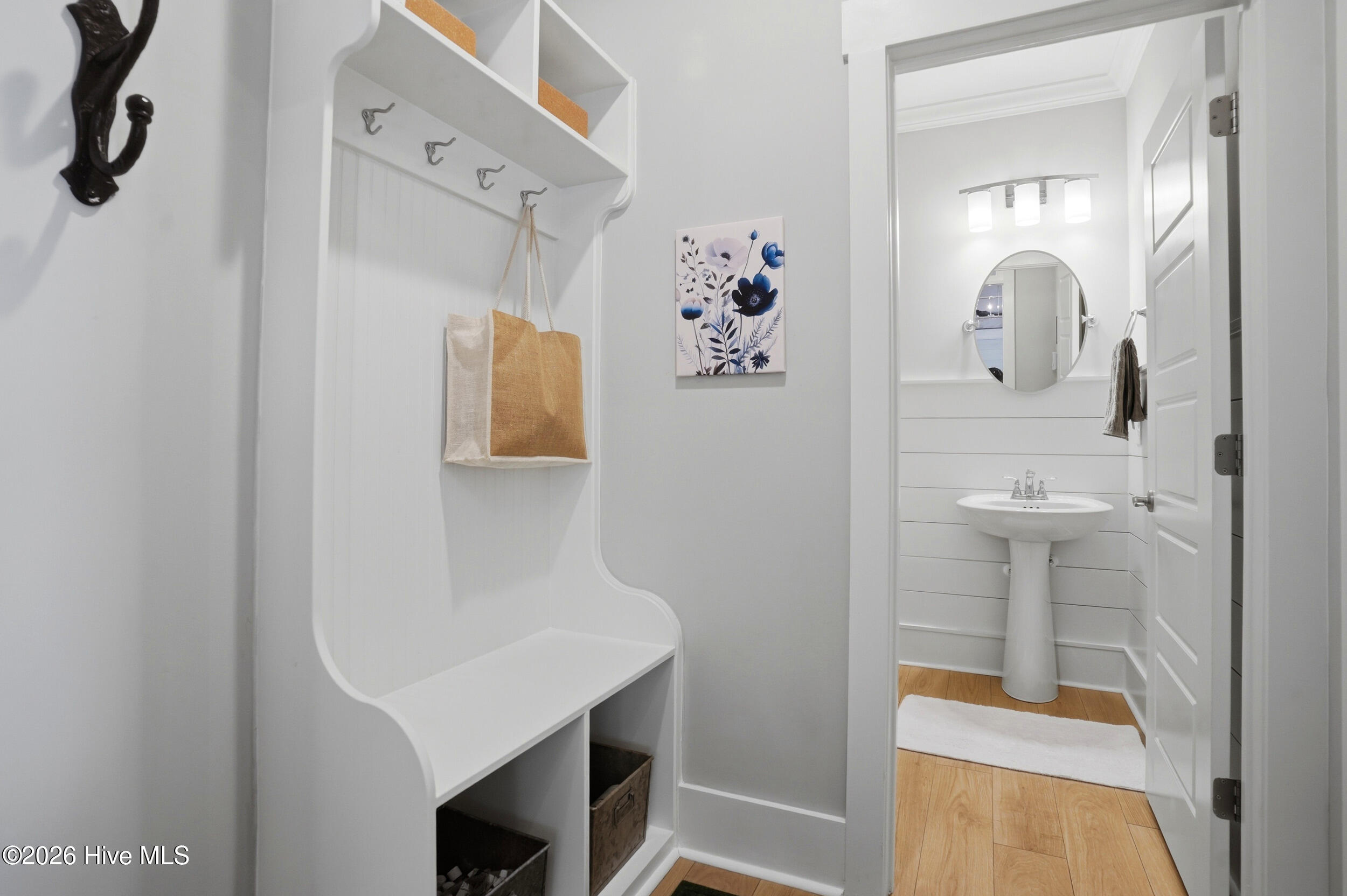 100565471 | Photo 23