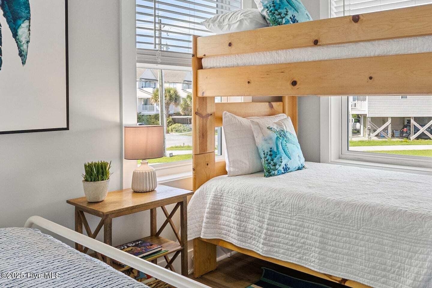 100543911 | Photo 40