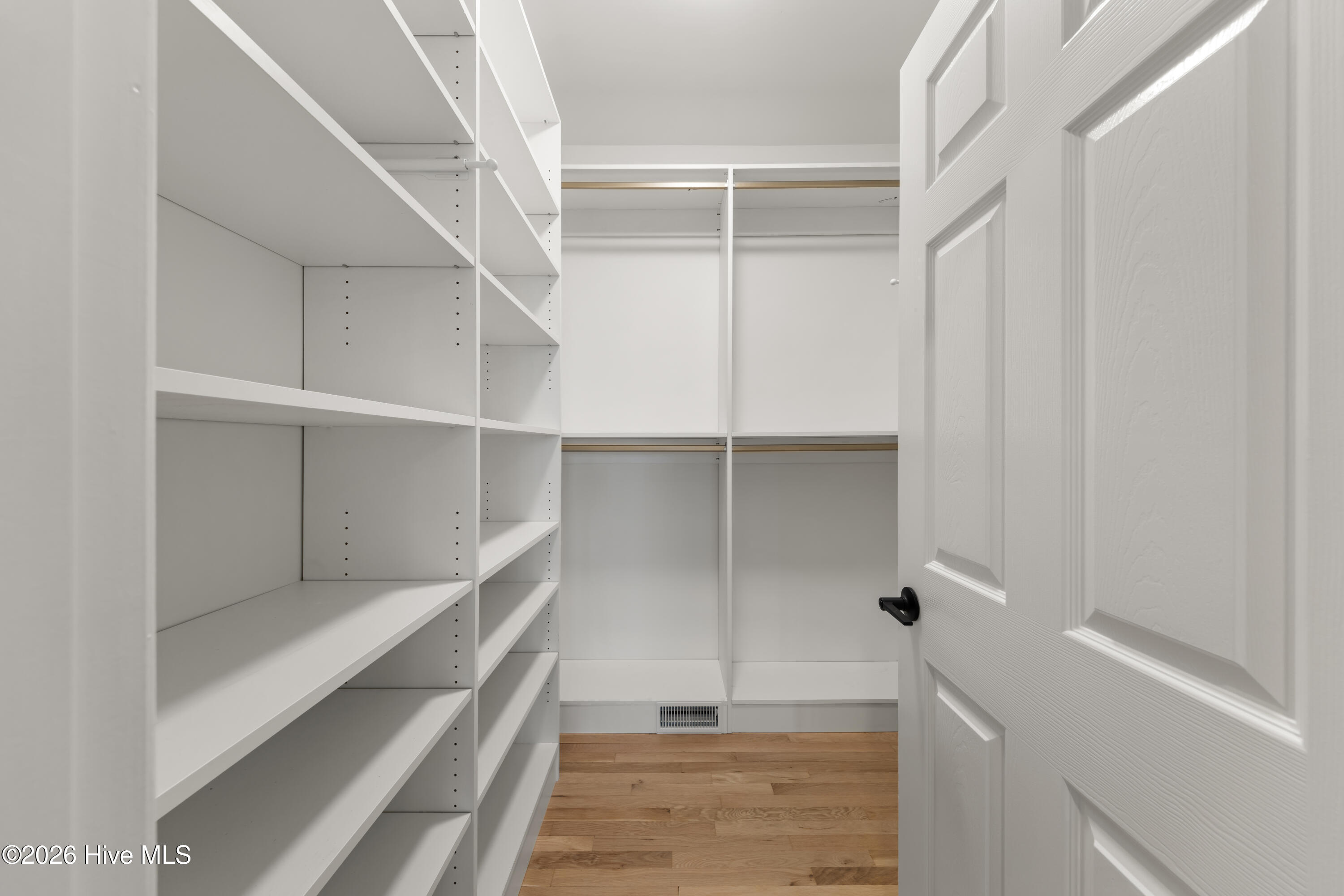 100555954 | Photo 35