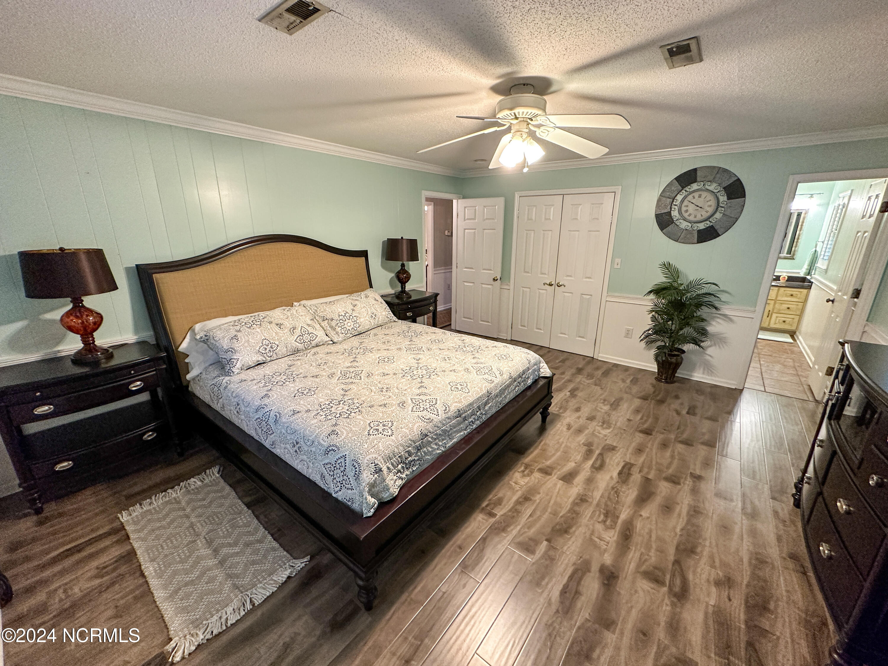 100558799 | Photo 33