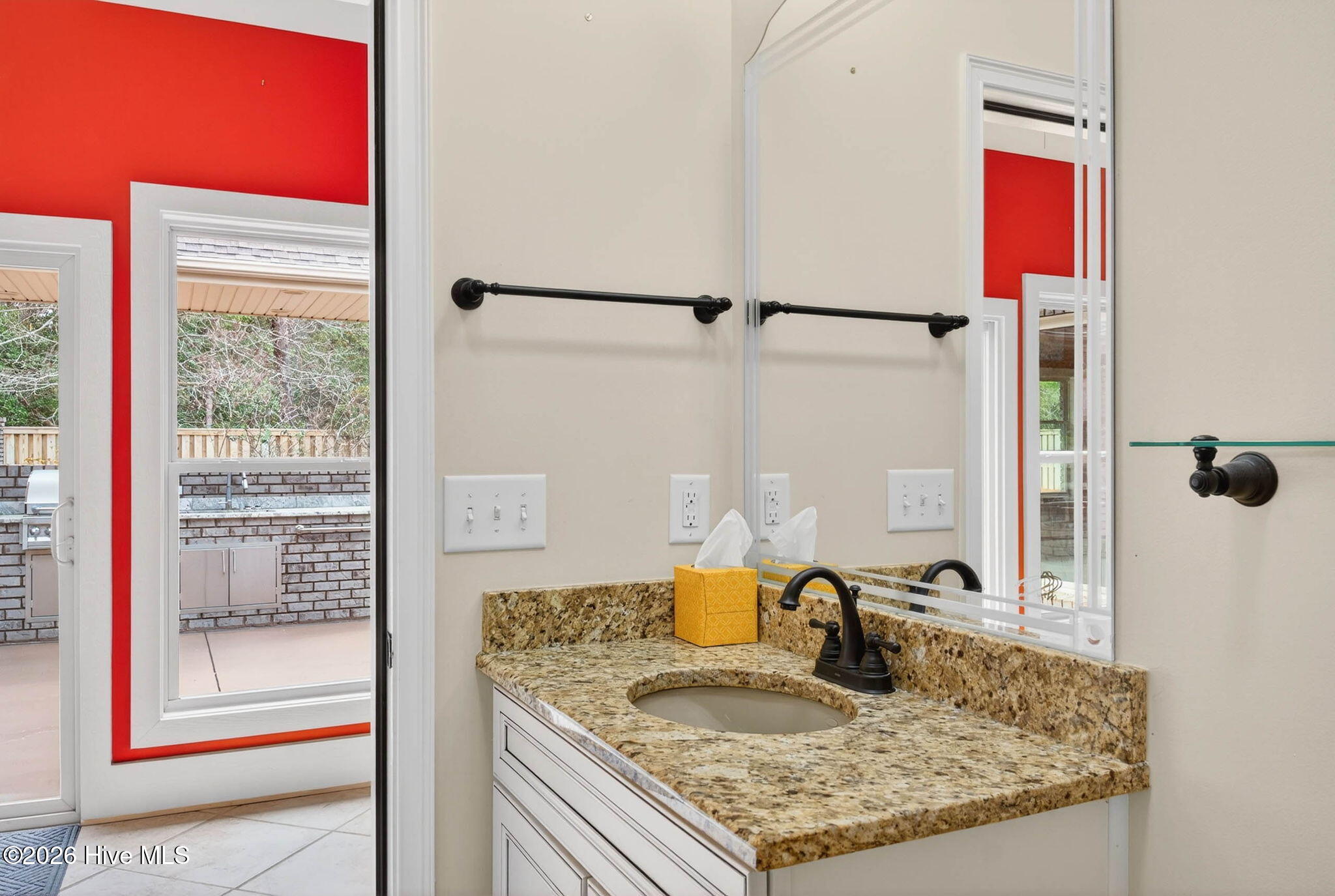 100560240 | Photo 38