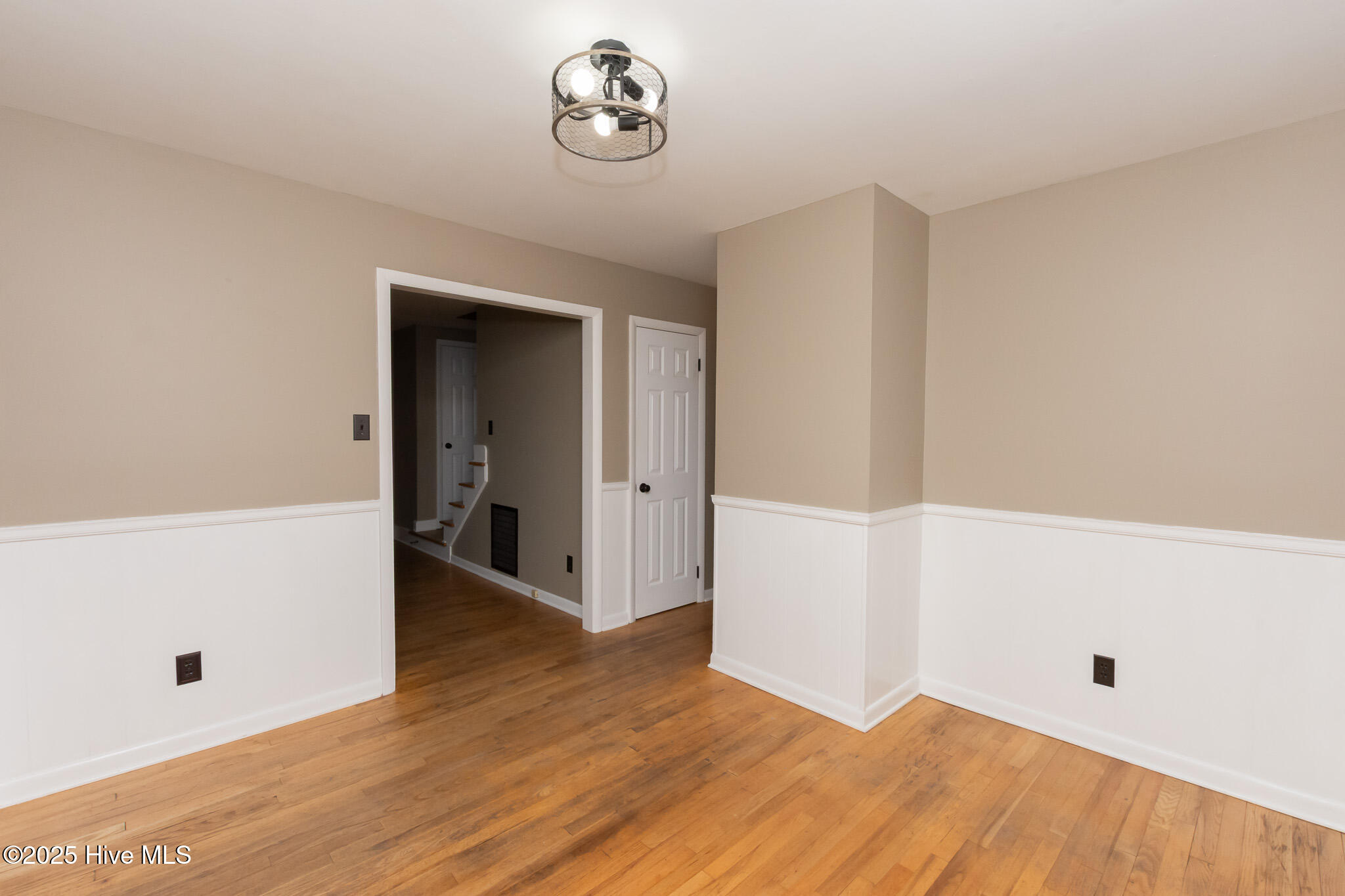 100529268 | Photo 11