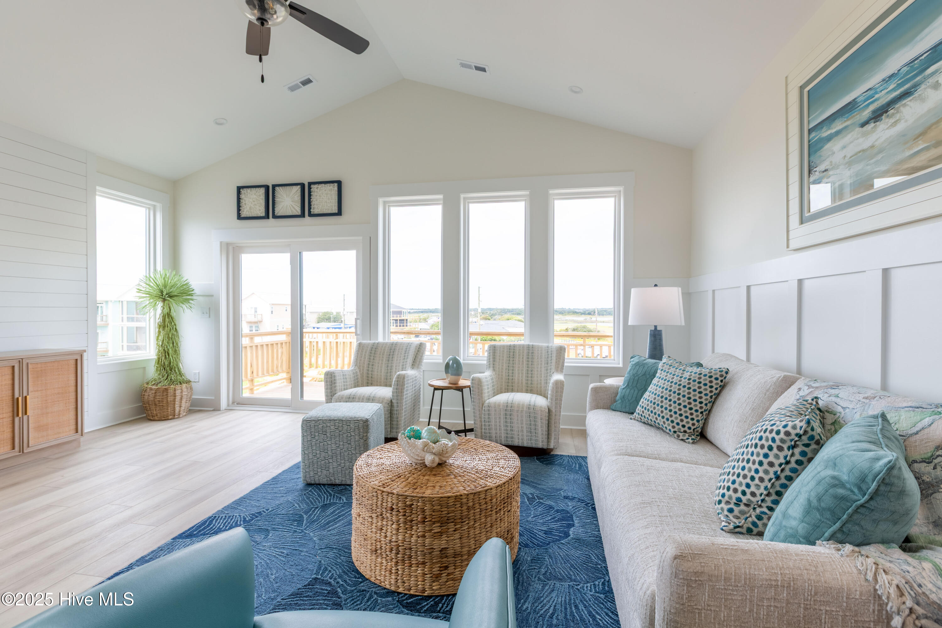 100474523 | Photo 23