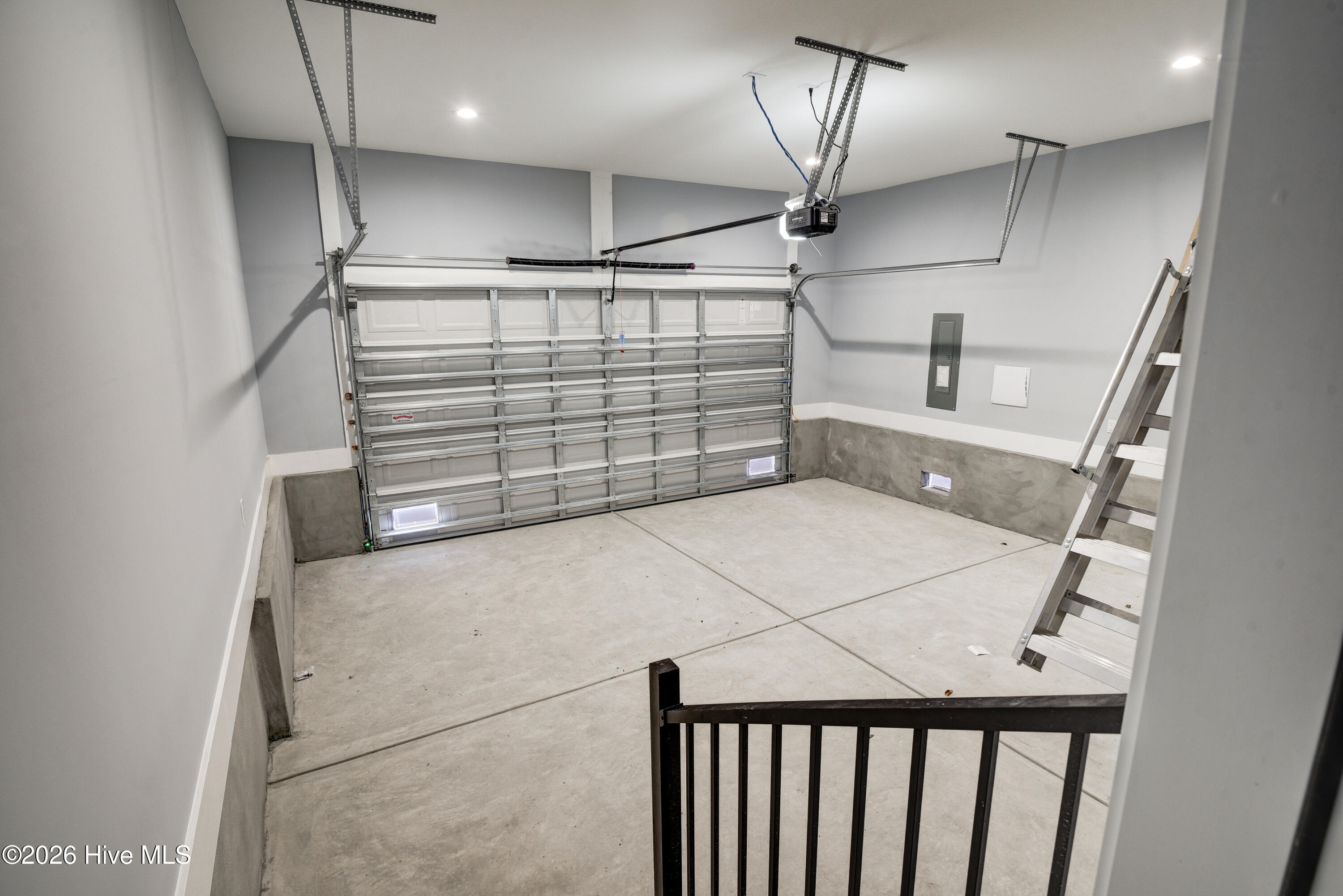 100557484 | Photo 47